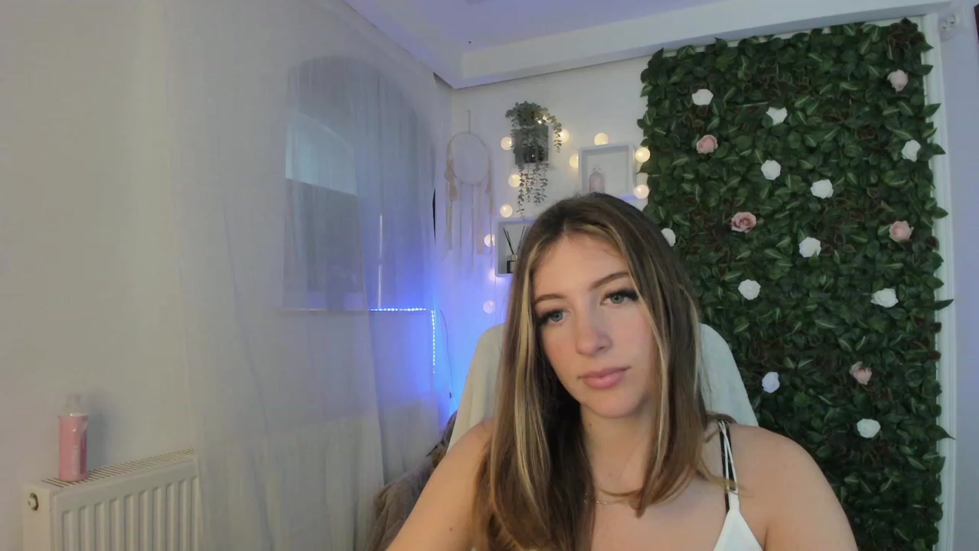 Gallery image thumbnail from Tina_Nappi18's myfreecams stream on, 06/09/2023, 15:22 image 9 of 20