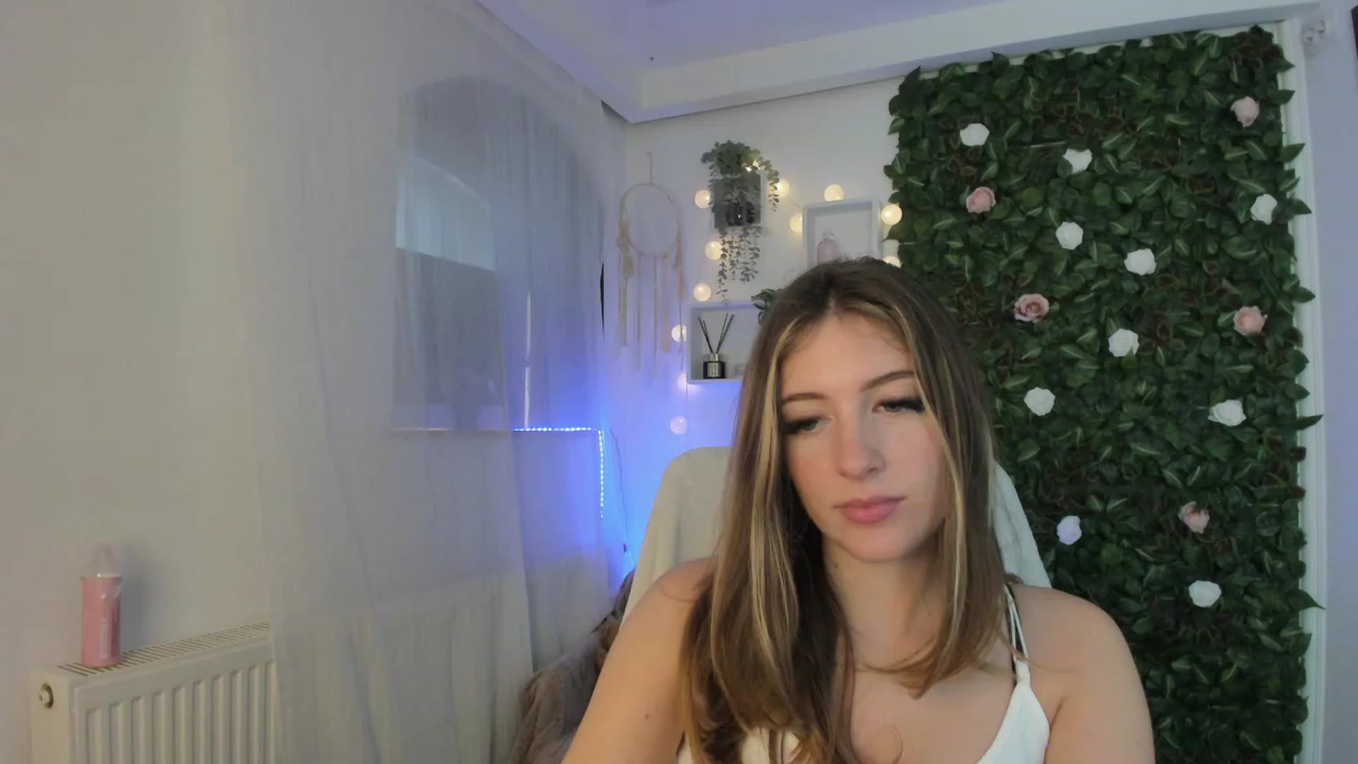 Gallery image thumbnail from Tina_Nappi18's myfreecams stream on, 06/09/2023, 15:22 image 13 of 20