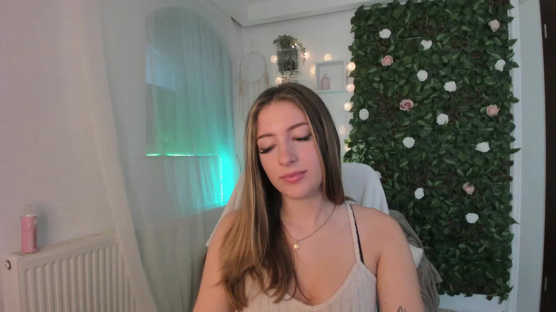 Gallery image thumbnail from Tina_Nappi18's myfreecams stream on, 06/12/2023, 16:41 image 19 of 20