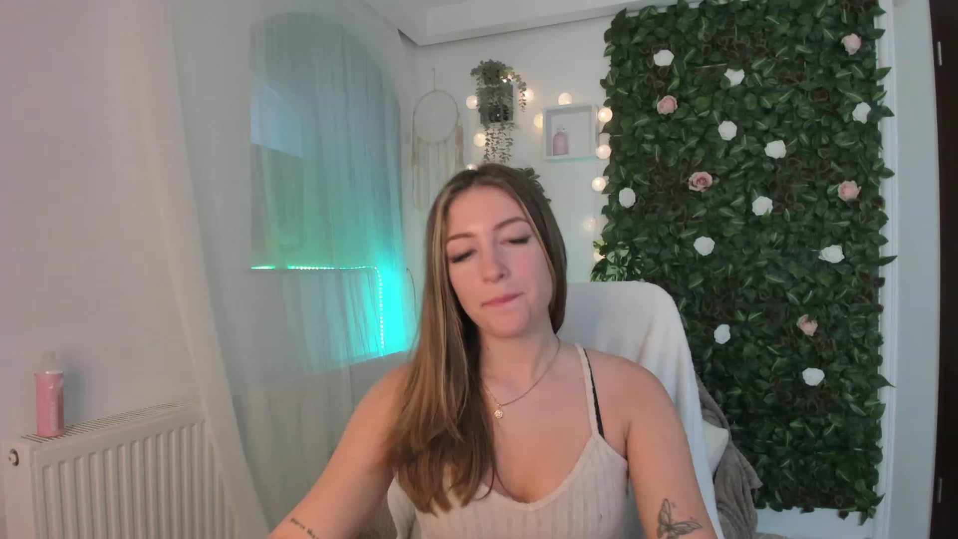 Gallery image thumbnail from Tina_Nappi18's myfreecams stream on, 06/12/2023, 16:41 image 11 of 20