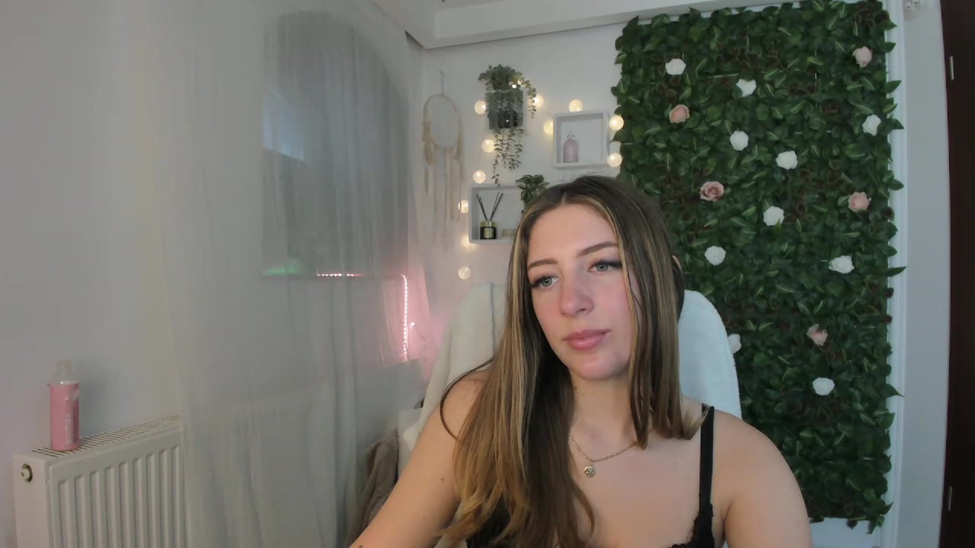 Gallery image thumbnail from Tina_Nappi18's myfreecams stream on, 06/13/2023, 15:07 image 20 of 20