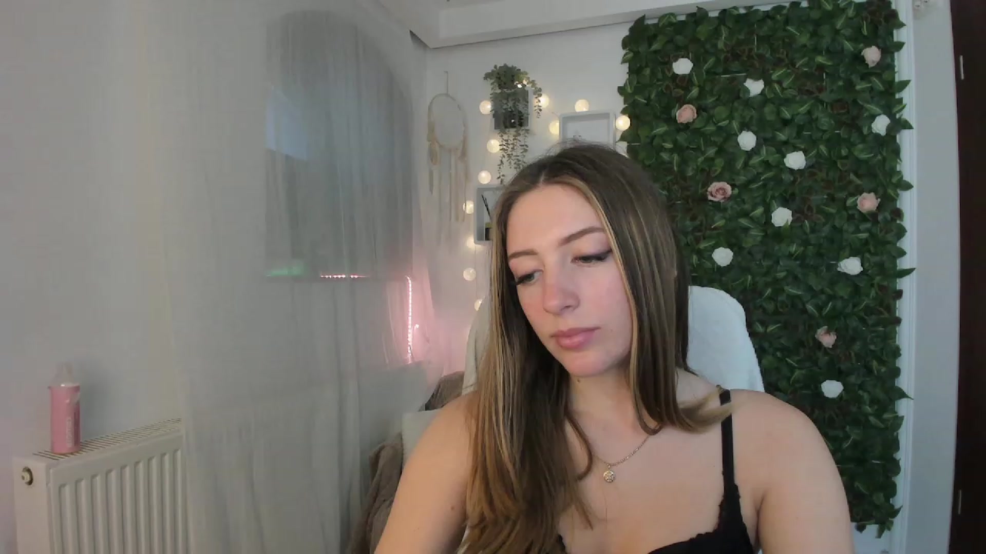 Gallery image thumbnail from Tina_Nappi18's myfreecams stream on, 06/13/2023, 16:04 image 4 of 20