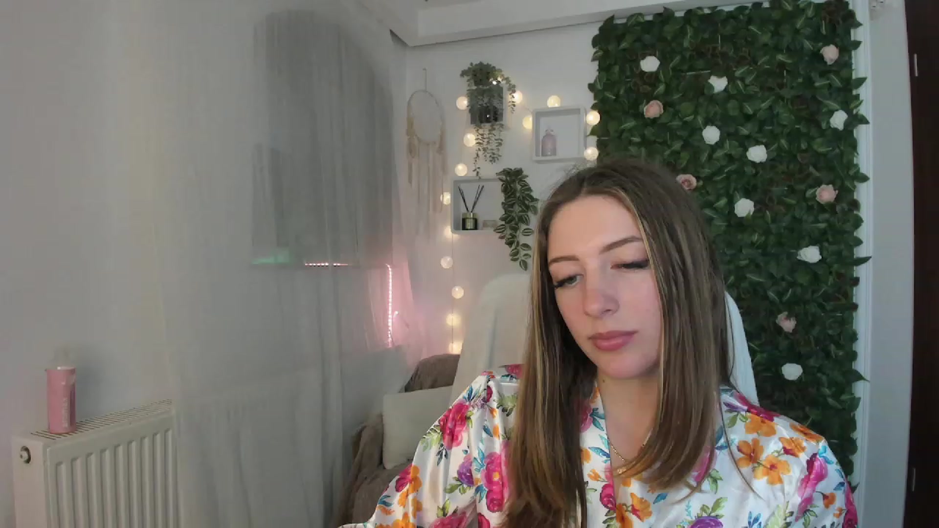 Gallery image thumbnail from Tina_Nappi18's myfreecams stream on, 06/13/2023, 18:45 image 5 of 20