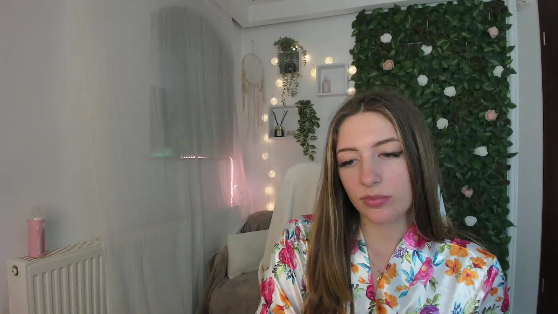 Gallery image thumbnail from Tina_Nappi18's myfreecams stream on, 06/13/2023, 18:45 image 4 of 20