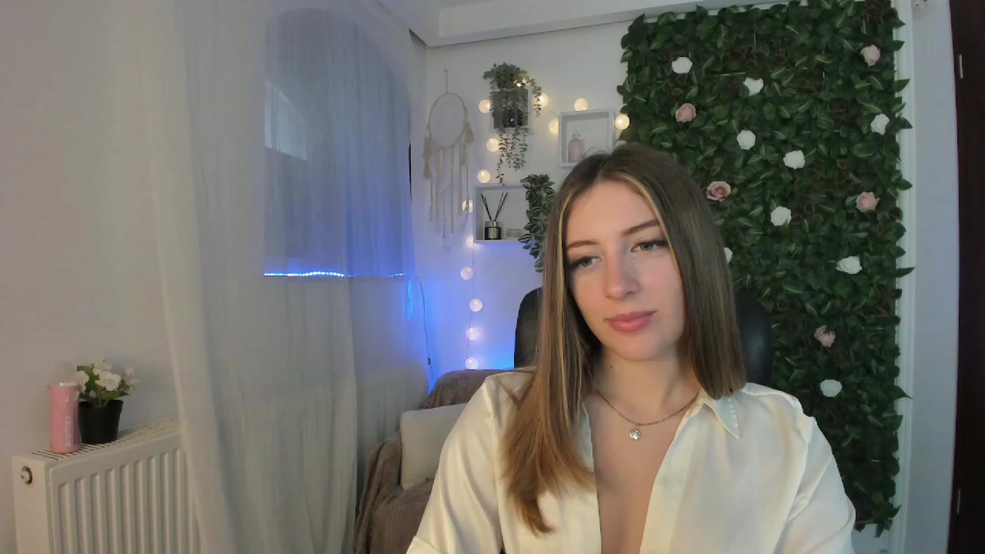 Gallery image thumbnail from Tina_Nappi18's myfreecams stream on, 06/15/2023, 15:02 image 8 of 20