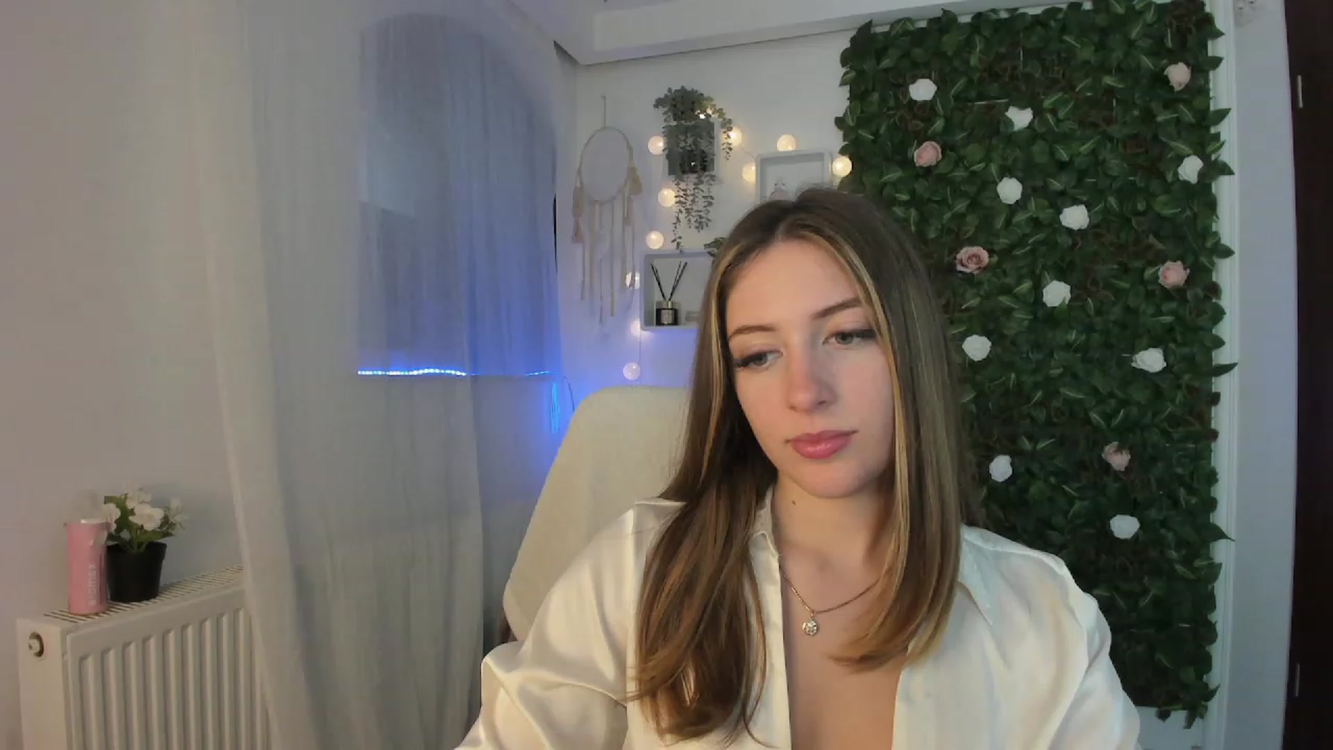 Gallery image thumbnail from Tina_Nappi18's myfreecams stream on, 06/15/2023, 17:31 image 1 of 20