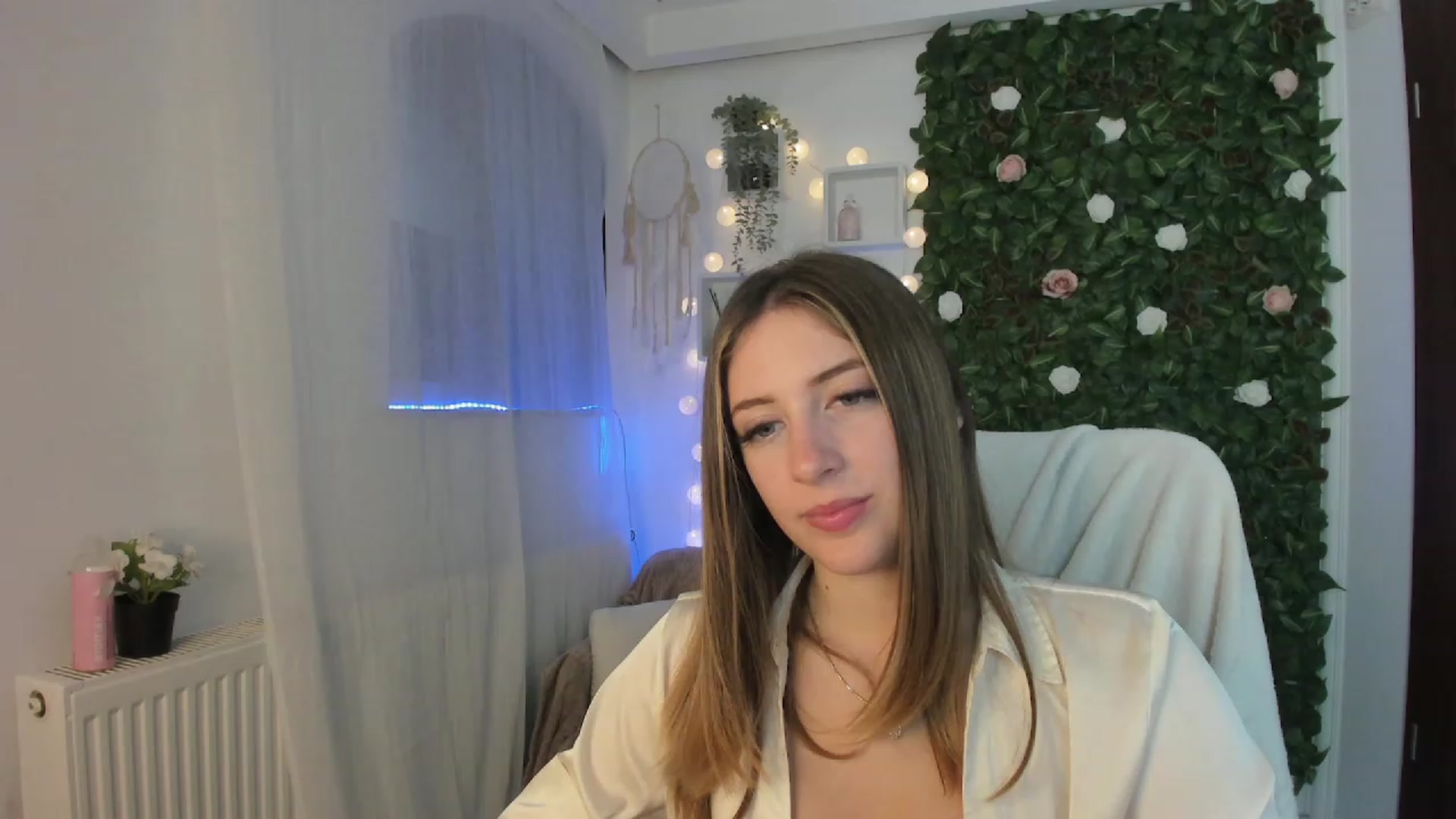 Gallery image thumbnail from Tina_Nappi18's myfreecams stream on, 06/15/2023, 17:31 image 19 of 20