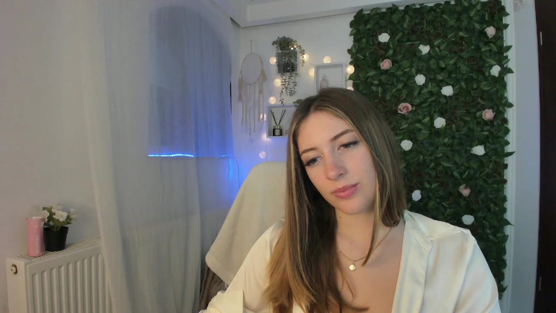 Gallery image thumbnail from Tina_Nappi18's myfreecams stream on, 06/15/2023, 18:18 image 4 of 20