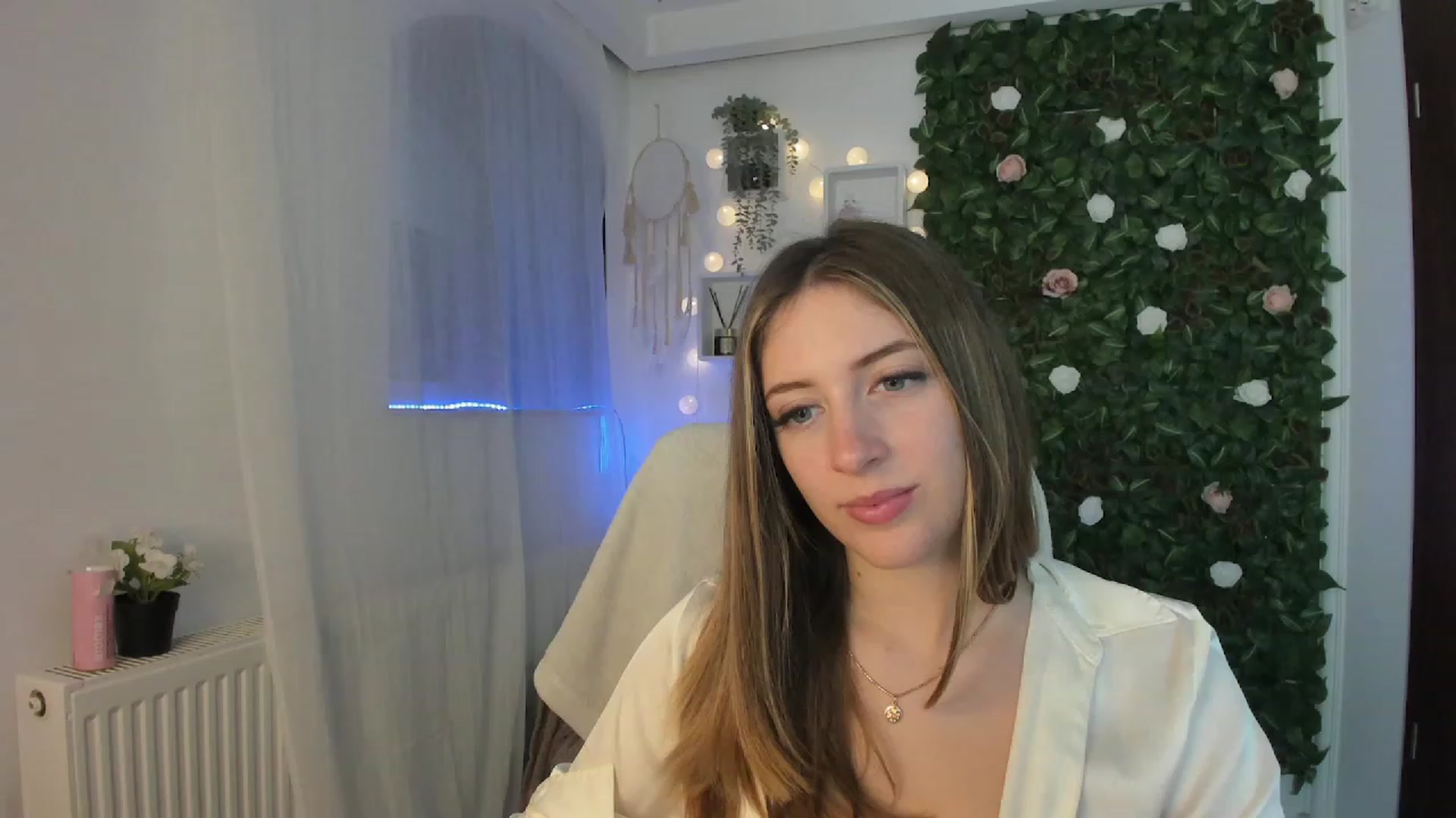 Gallery image thumbnail from Tina_Nappi18's myfreecams stream on, 06/15/2023, 18:18 image 3 of 20