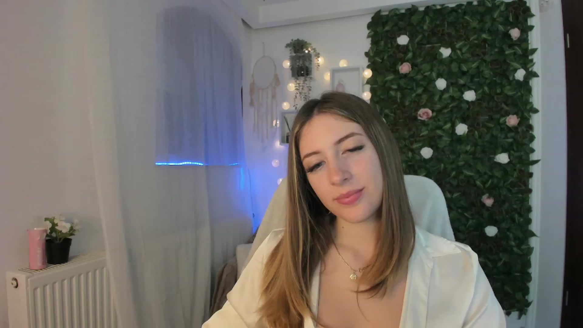 Gallery image thumbnail from Tina_Nappi18's myfreecams stream on, 06/15/2023, 18:18 image 20 of 20