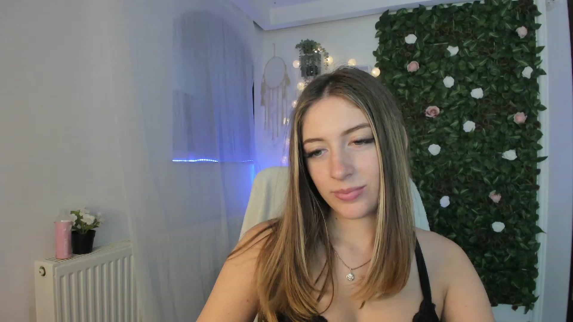 Gallery image thumbnail from Tina_Nappi18's myfreecams stream on, 06/16/2023, 15:57 image 15 of 20