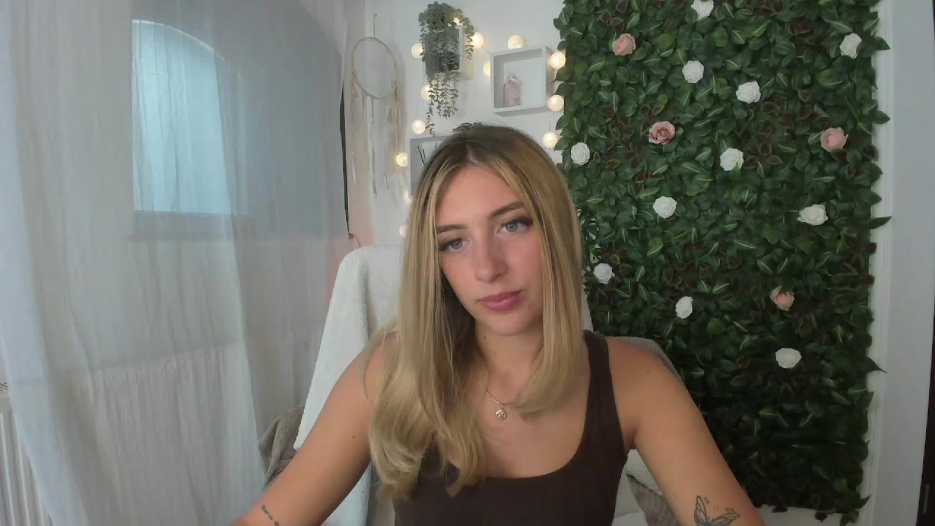 Gallery image thumbnail from Tina_Nappi18's myfreecams stream on, 07/05/2023, 14:47 image 3 of 20