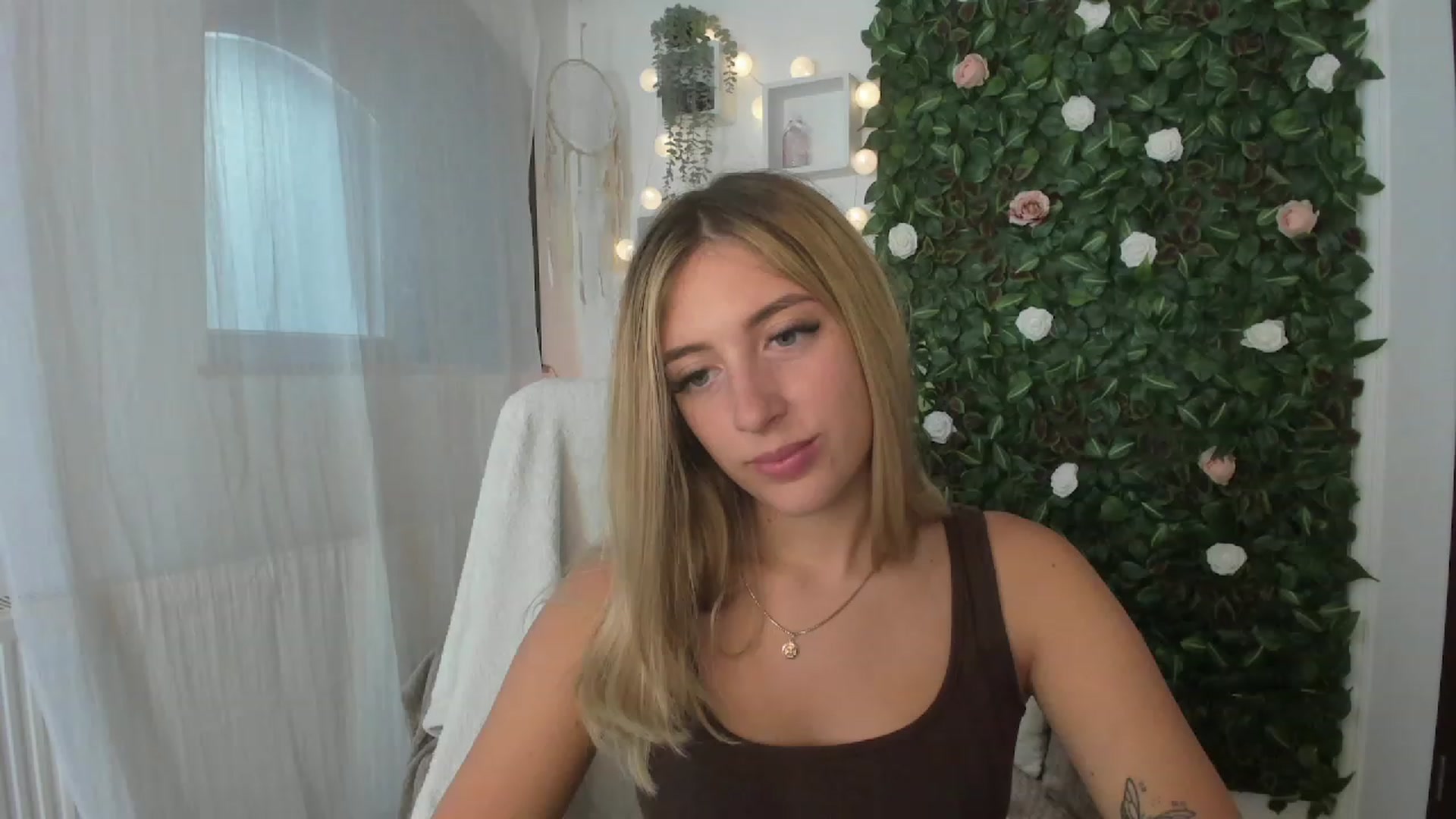 Gallery image thumbnail from Tina_Nappi18's myfreecams stream on, 07/05/2023, 14:47 image 12 of 20