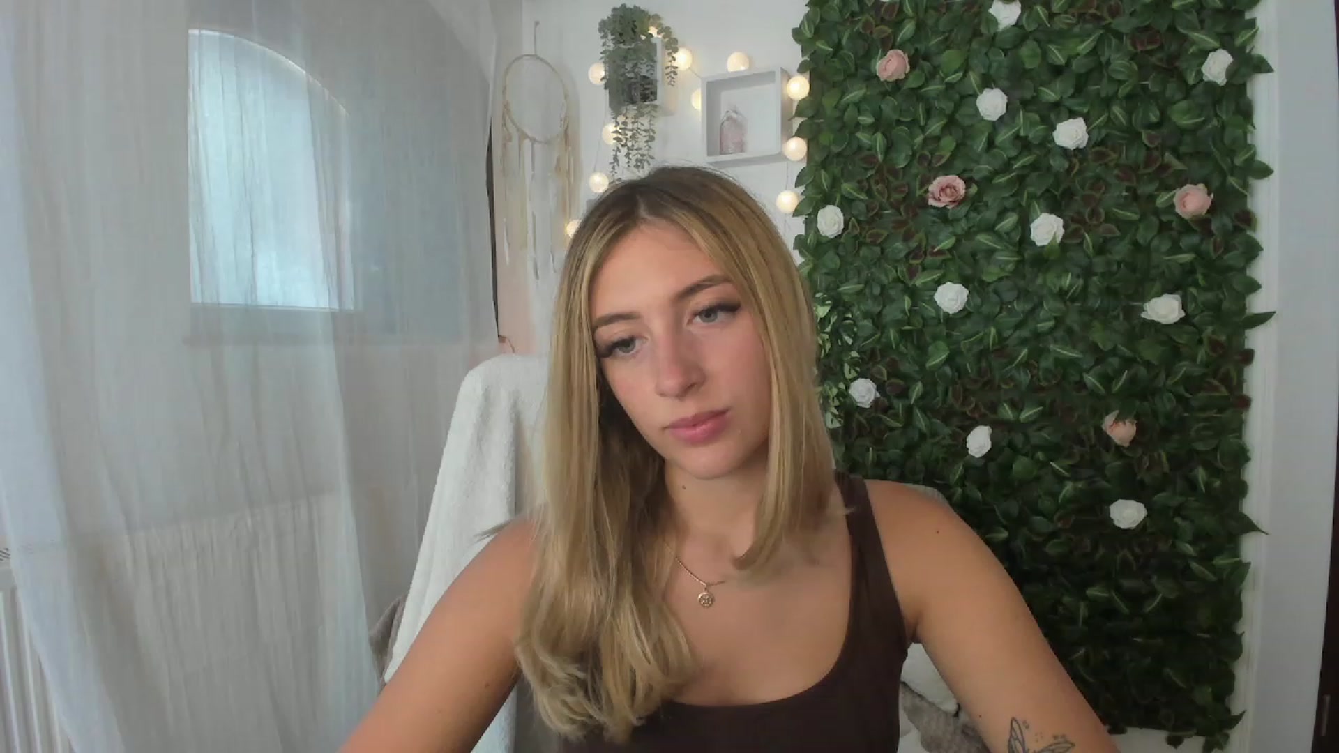 Gallery image thumbnail from Tina_Nappi18's myfreecams stream on, 07/05/2023, 14:47 image 17 of 20