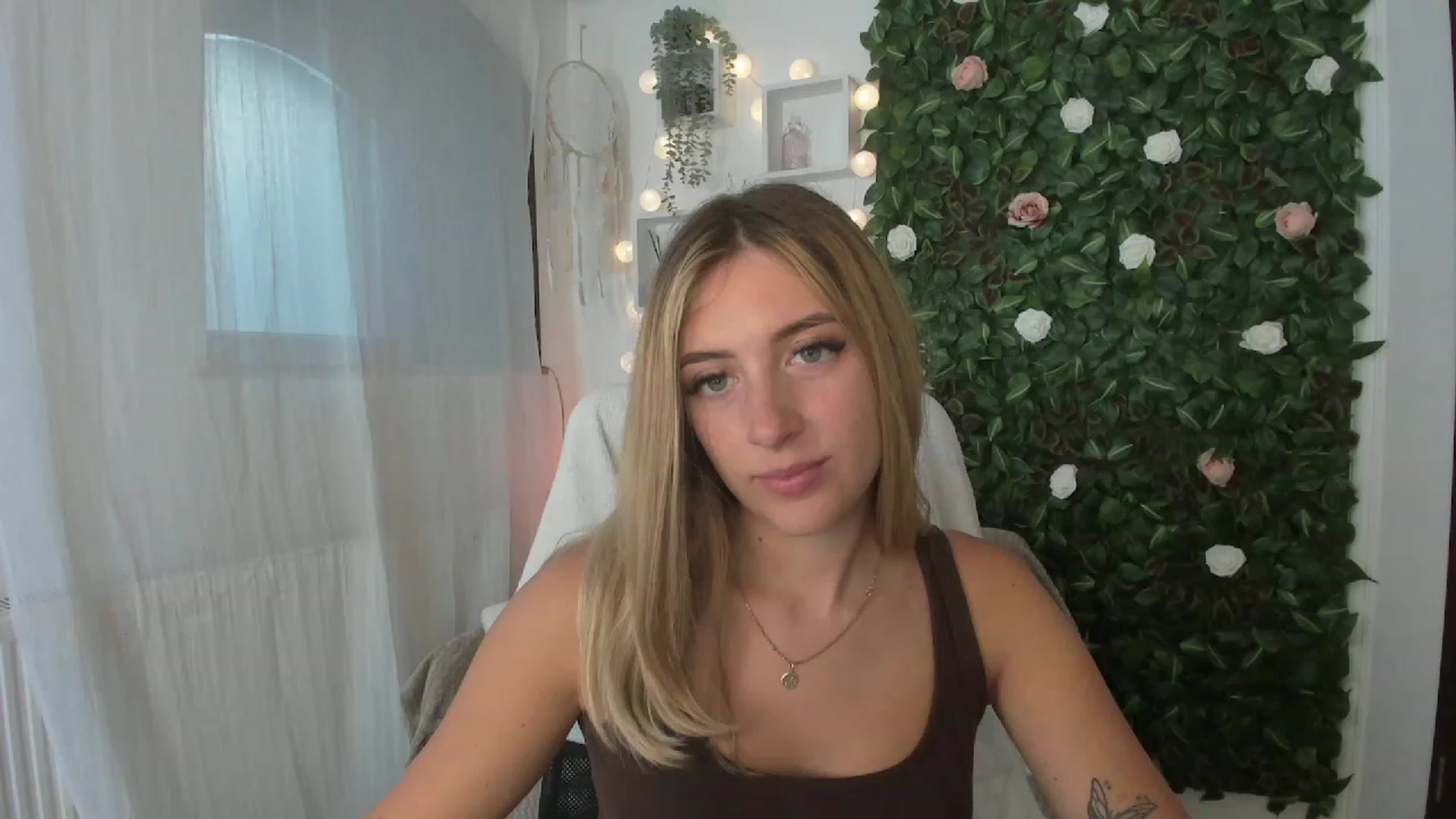 Gallery image thumbnail from Tina_Nappi18's myfreecams stream on, 07/05/2023, 15:42 image 6 of 20