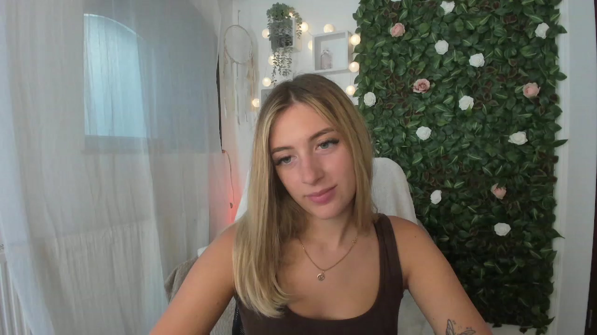 Gallery image thumbnail from Tina_Nappi18's myfreecams stream on, 07/05/2023, 15:42 image 11 of 20