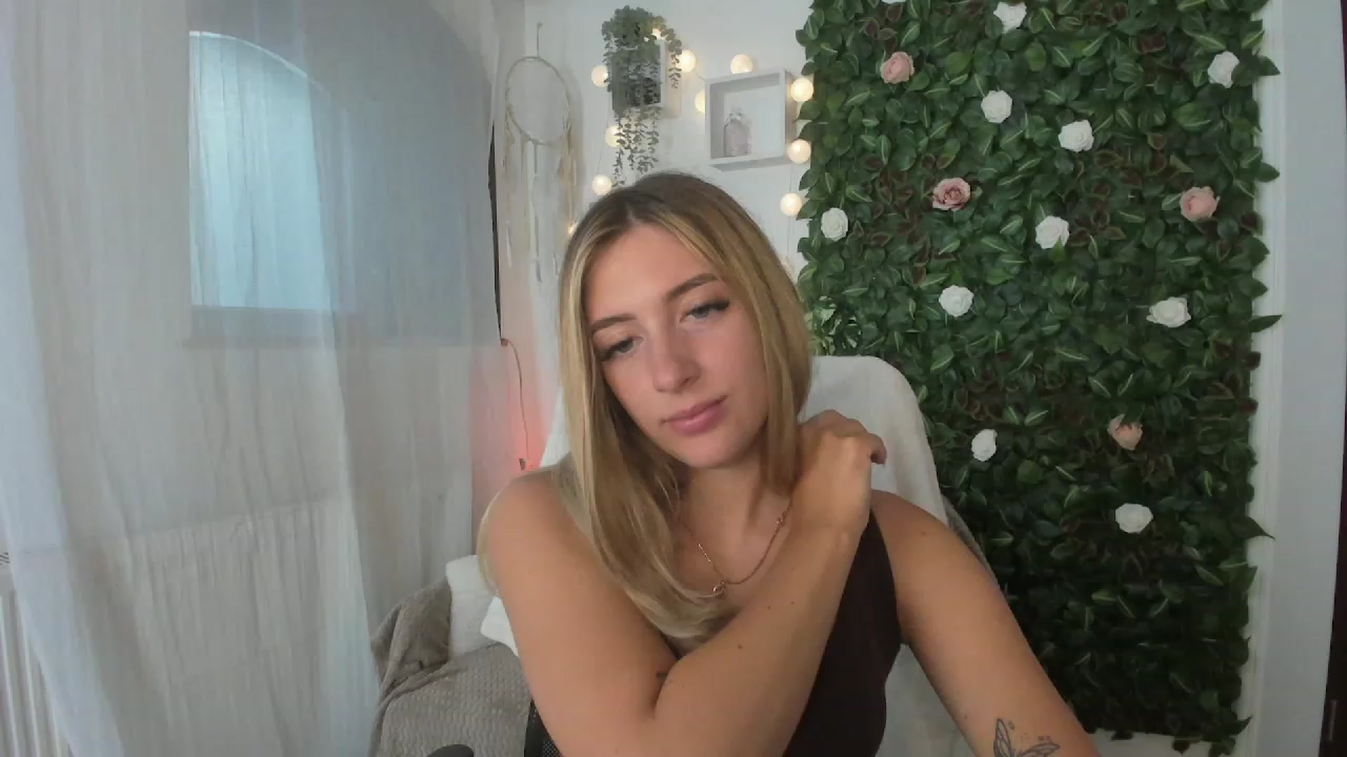 Gallery image thumbnail from Tina_Nappi18's myfreecams stream on, 07/05/2023, 15:42 image 10 of 20