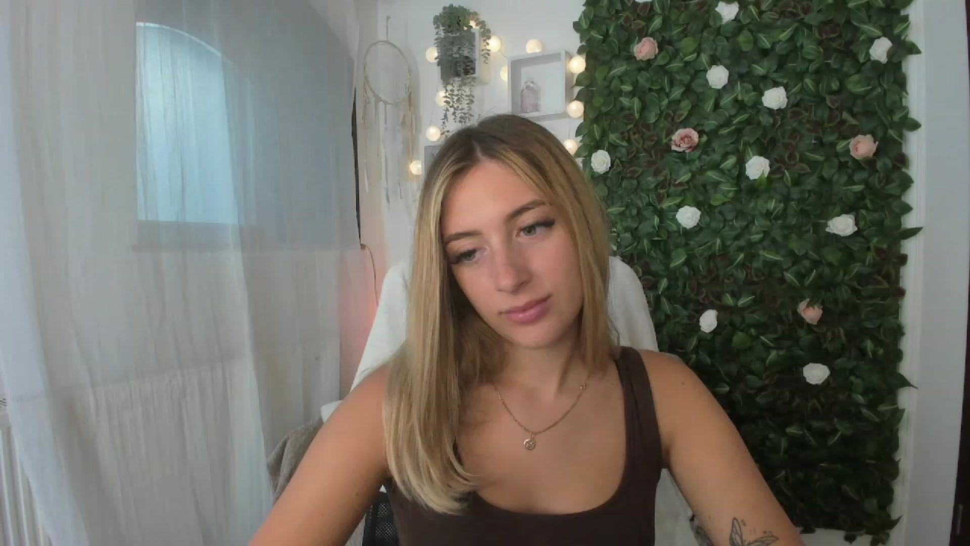 Gallery image thumbnail from Tina_Nappi18's myfreecams stream on, 07/05/2023, 15:42 image 13 of 20
