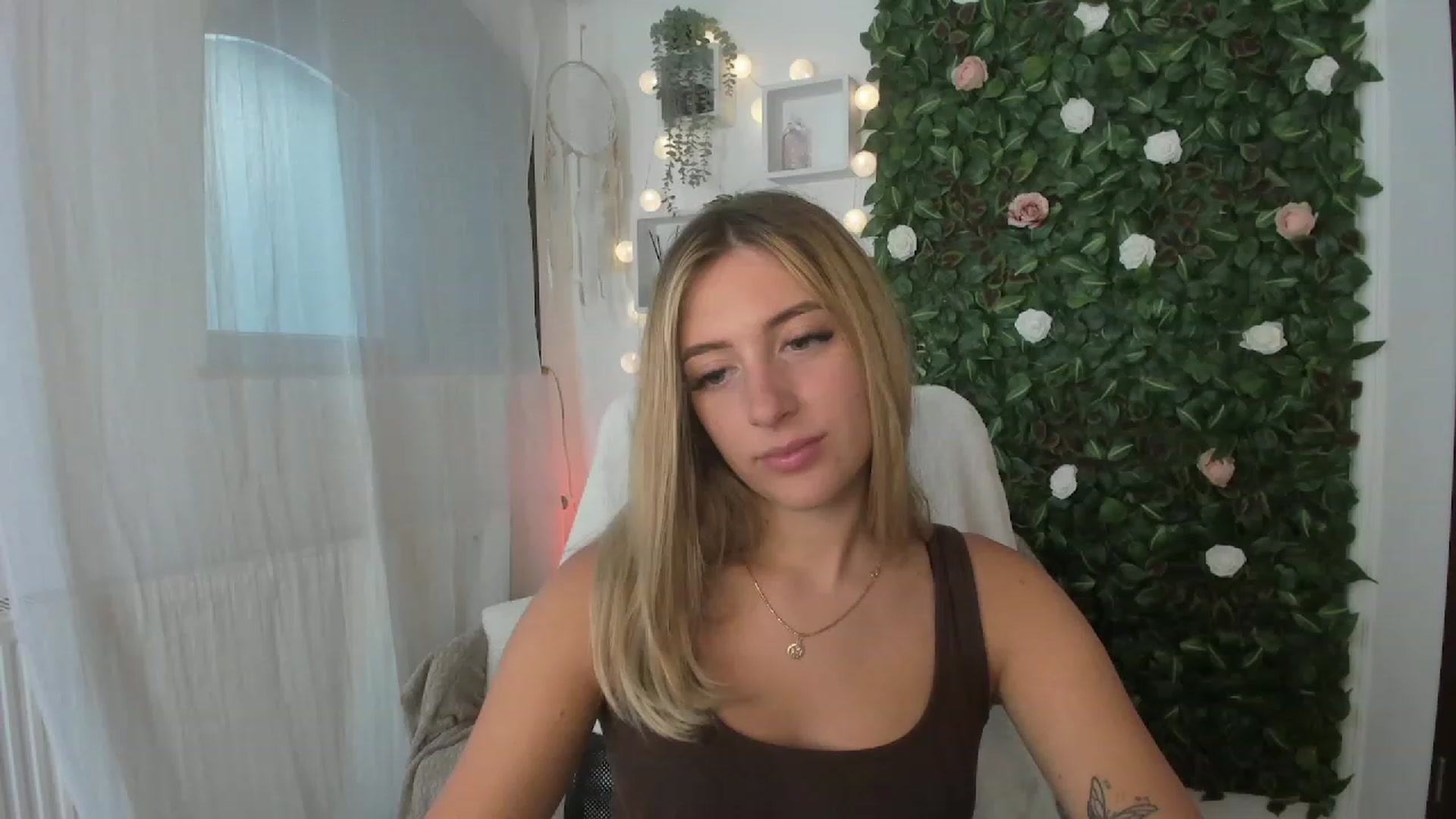Gallery image thumbnail from Tina_Nappi18's myfreecams stream on, 07/05/2023, 15:42 image 14 of 20