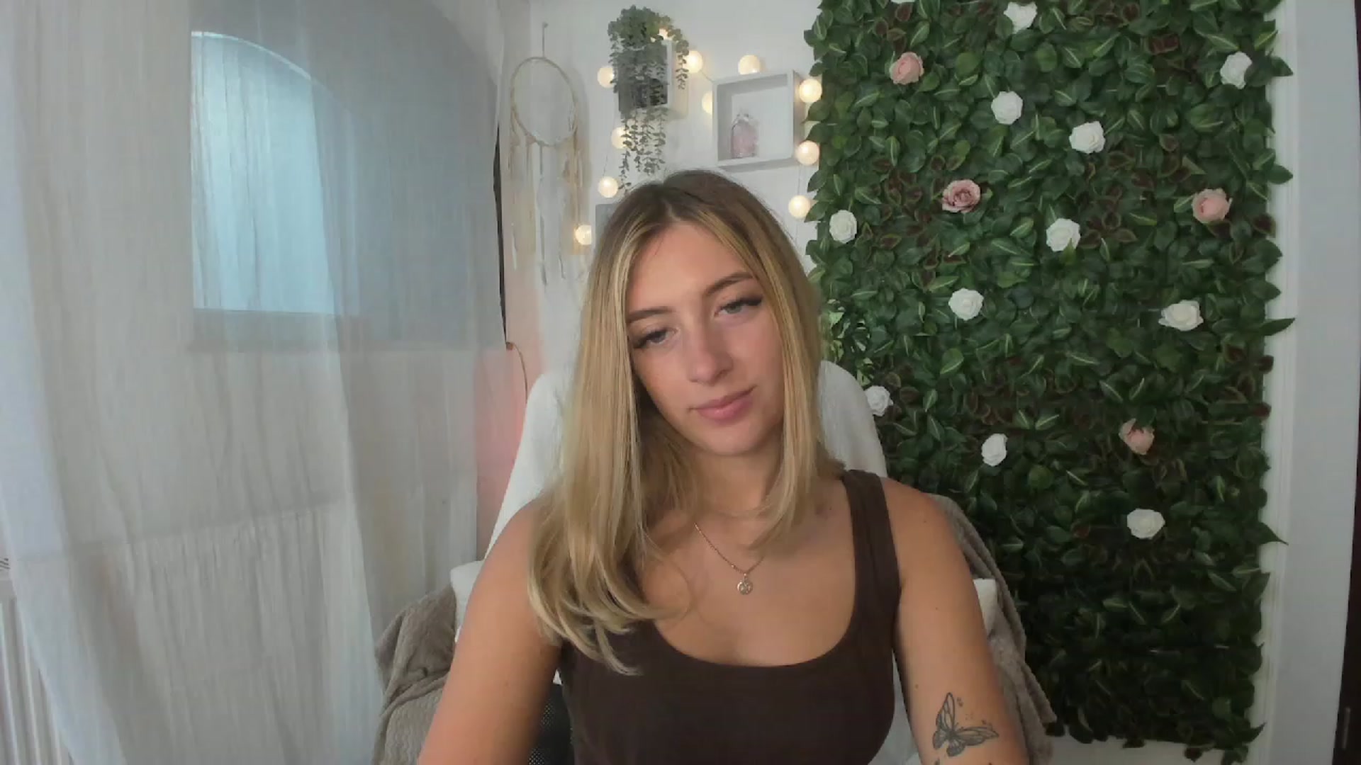 Gallery image thumbnail from Tina_Nappi18's myfreecams stream on, 07/05/2023, 15:42 image 19 of 20