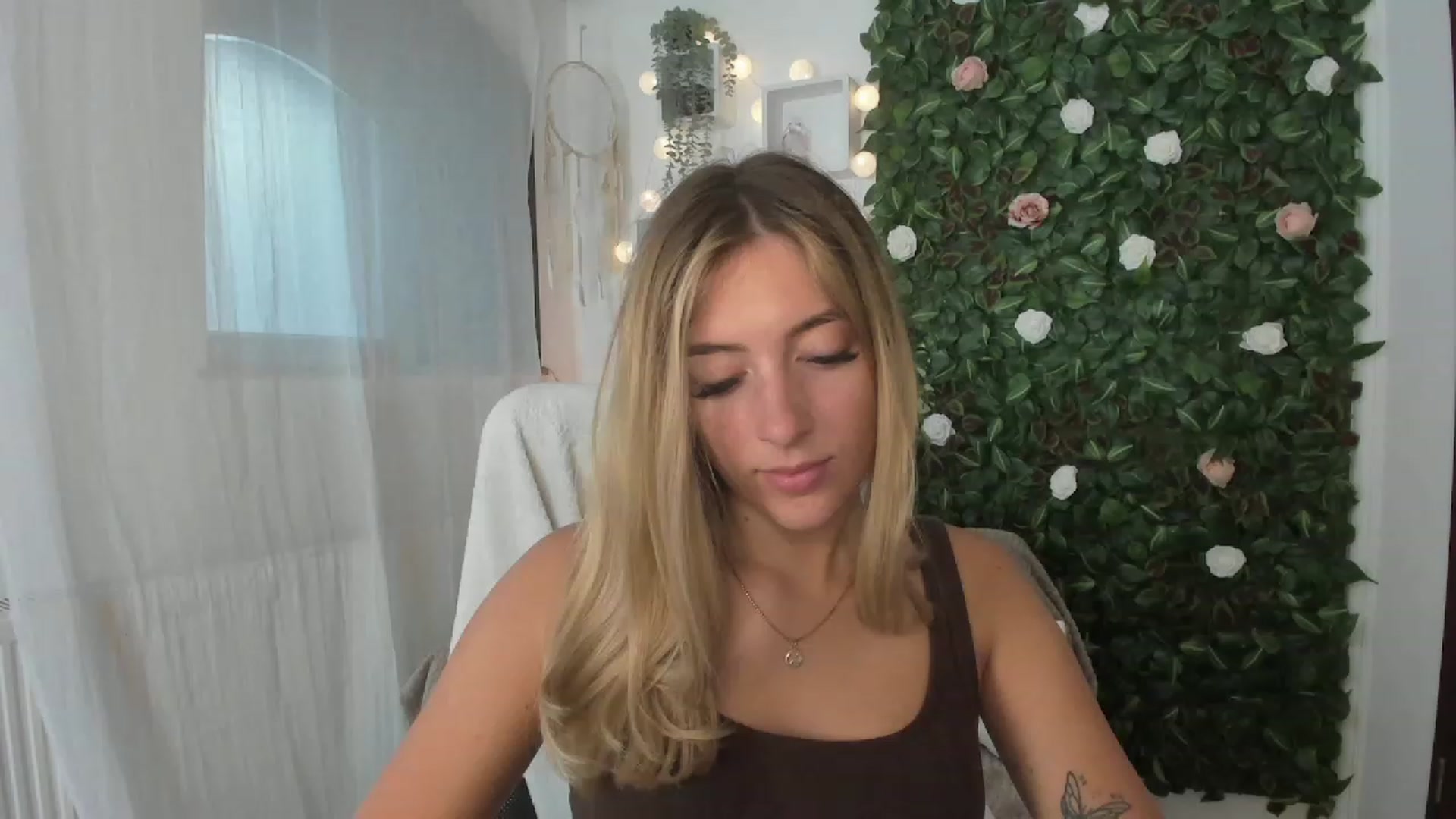 Gallery image thumbnail from Tina_Nappi18's myfreecams stream on, 07/05/2023, 16:03 image 1 of 20