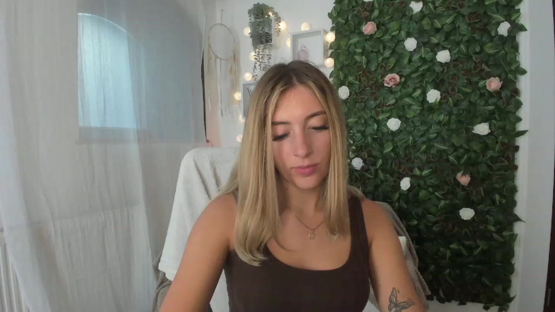 Gallery image thumbnail from Tina_Nappi18's myfreecams stream on, 07/05/2023, 16:03 image 13 of 20