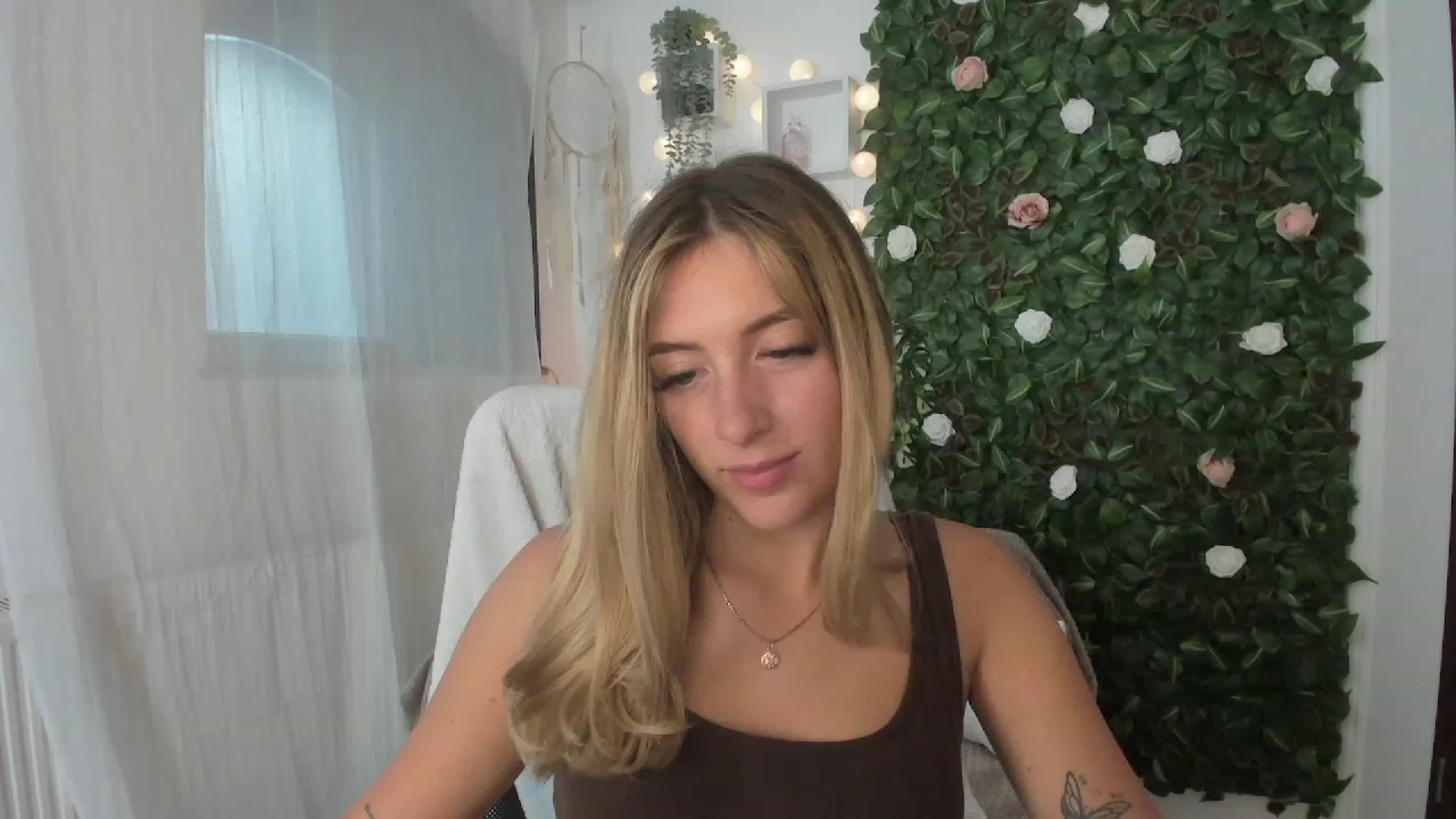 Gallery image thumbnail from Tina_Nappi18's myfreecams stream on, 07/05/2023, 16:03 image 2 of 20