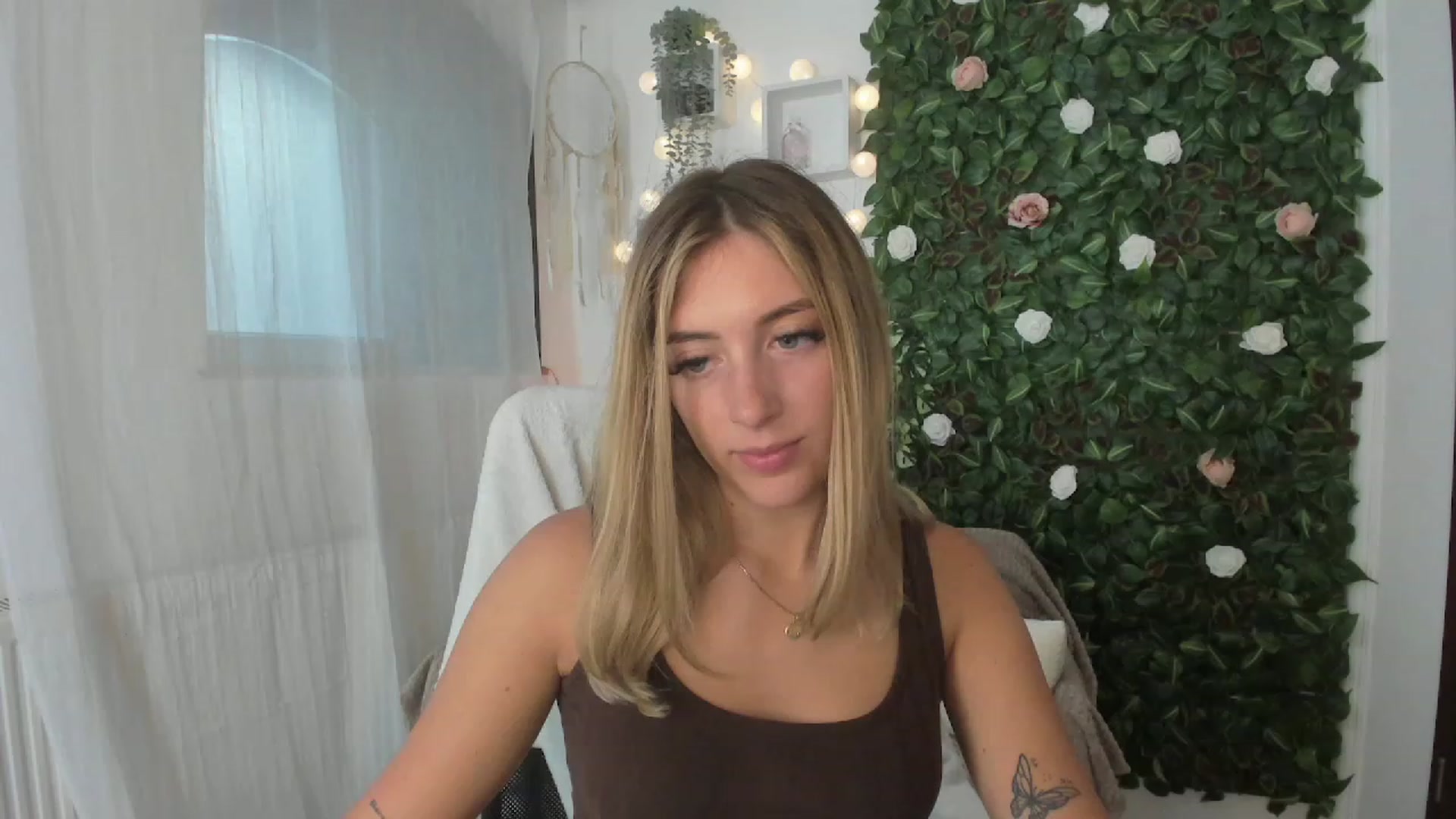 Gallery image thumbnail from Tina_Nappi18's myfreecams stream on, 07/05/2023, 16:03 image 16 of 20