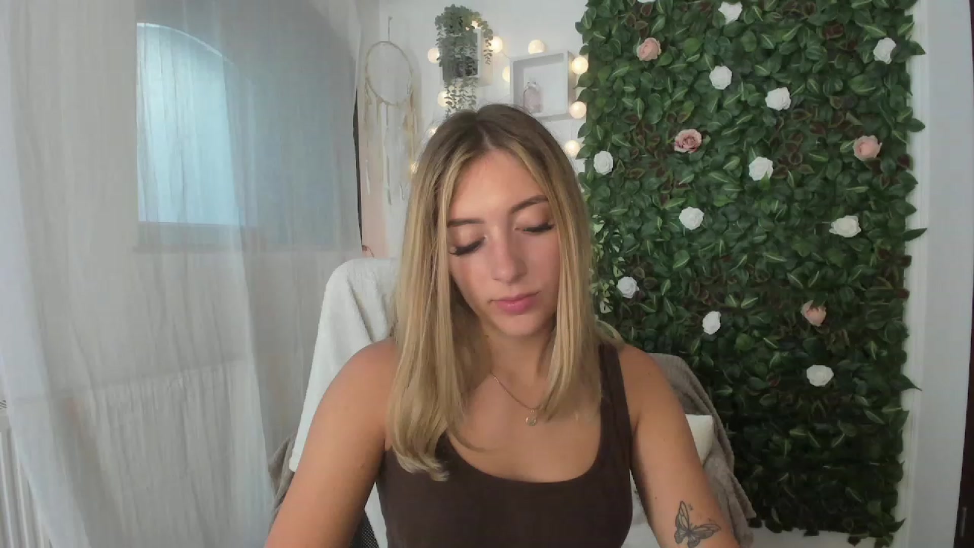 Gallery image thumbnail from Tina_Nappi18's myfreecams stream on, 07/05/2023, 16:03 image 15 of 20