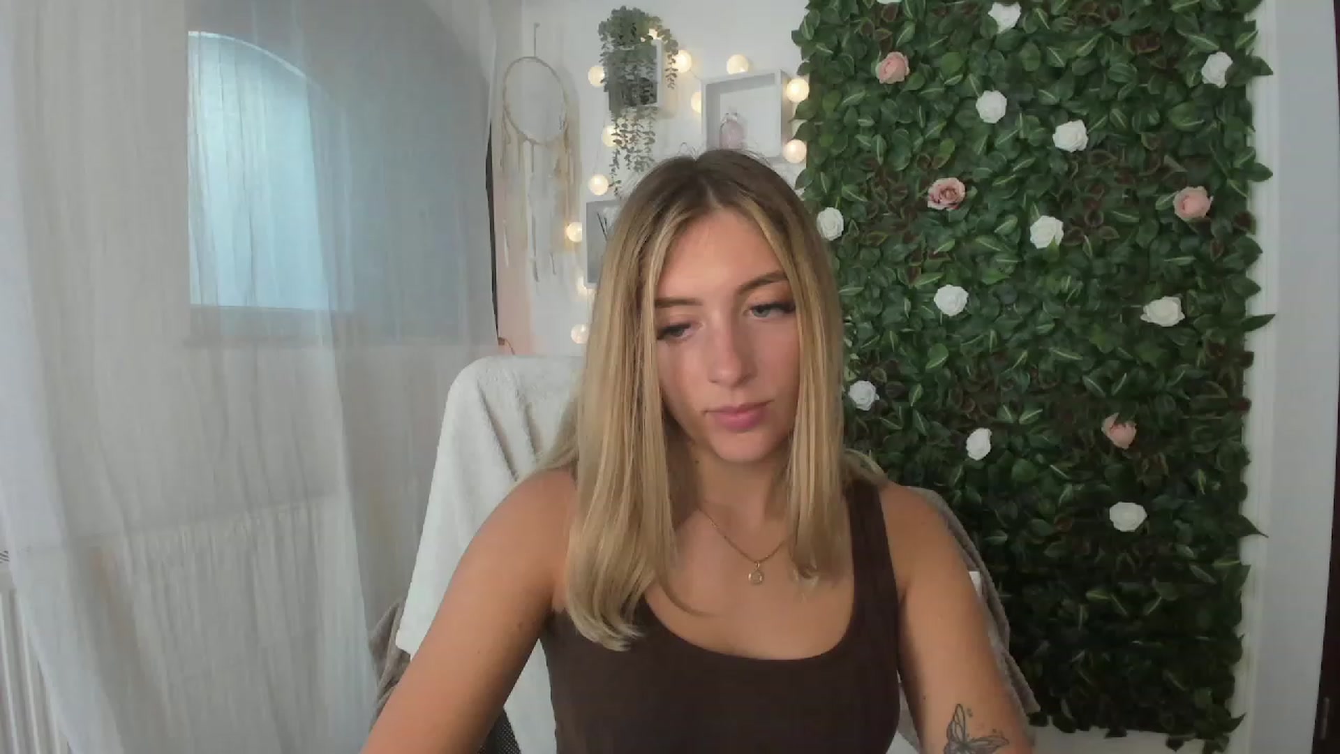 Gallery image thumbnail from Tina_Nappi18's myfreecams stream on, 07/05/2023, 16:03 image 14 of 20
