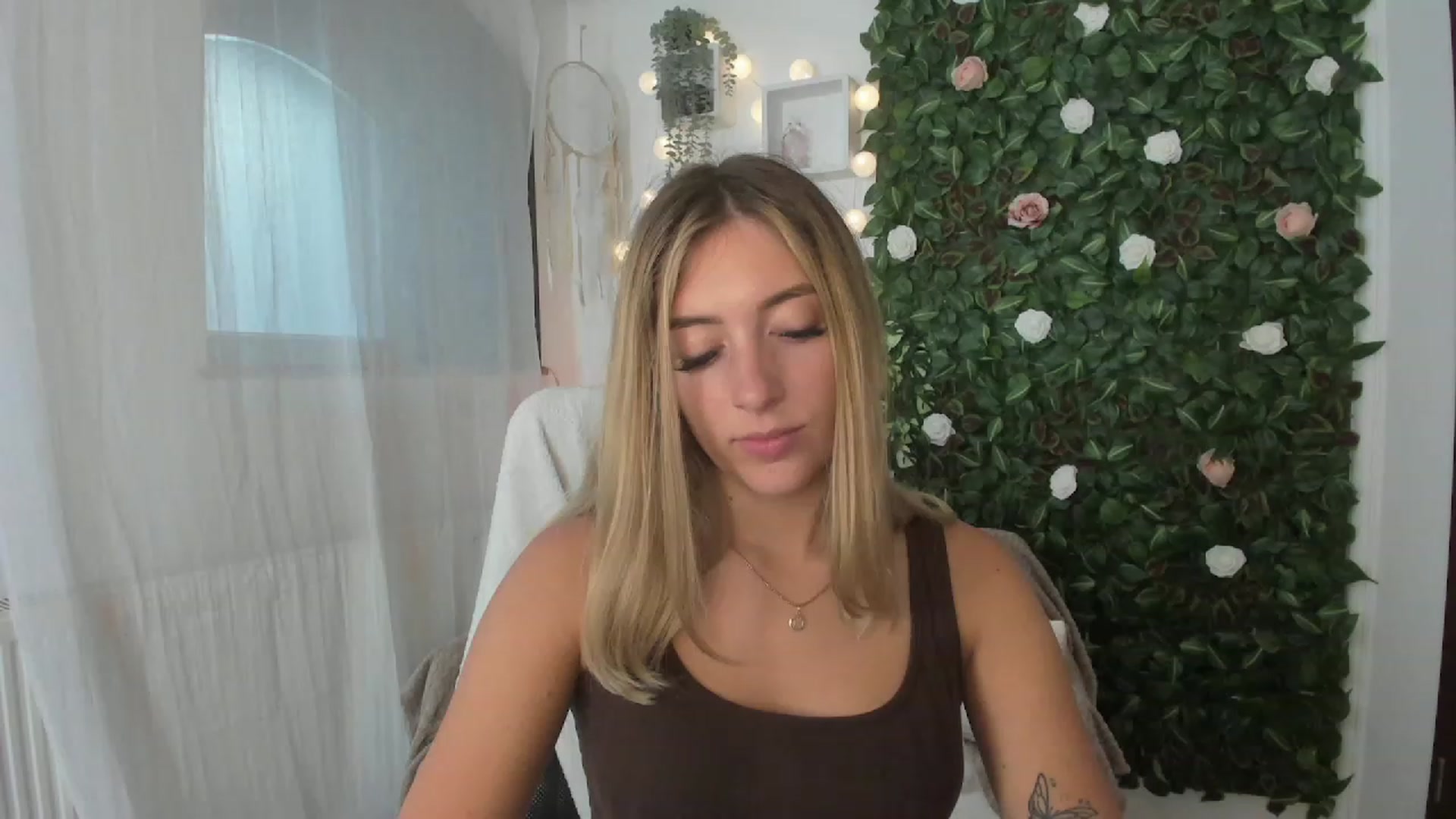 Gallery image thumbnail from Tina_Nappi18's myfreecams stream on, 07/05/2023, 16:03 image 12 of 20