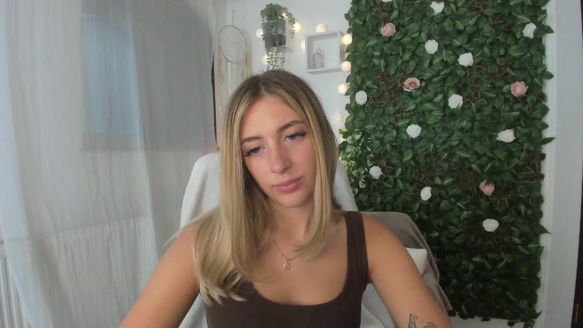 Gallery image thumbnail from Tina_Nappi18's myfreecams stream on, 07/05/2023, 18:10 image 19 of 20