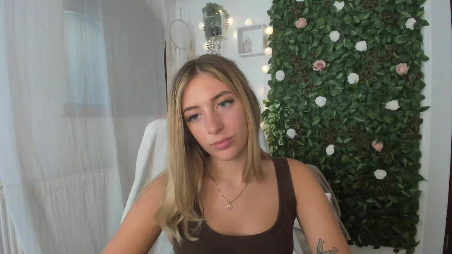 Gallery image thumbnail from Tina_Nappi18's myfreecams stream on, 07/05/2023, 18:10 image 11 of 20