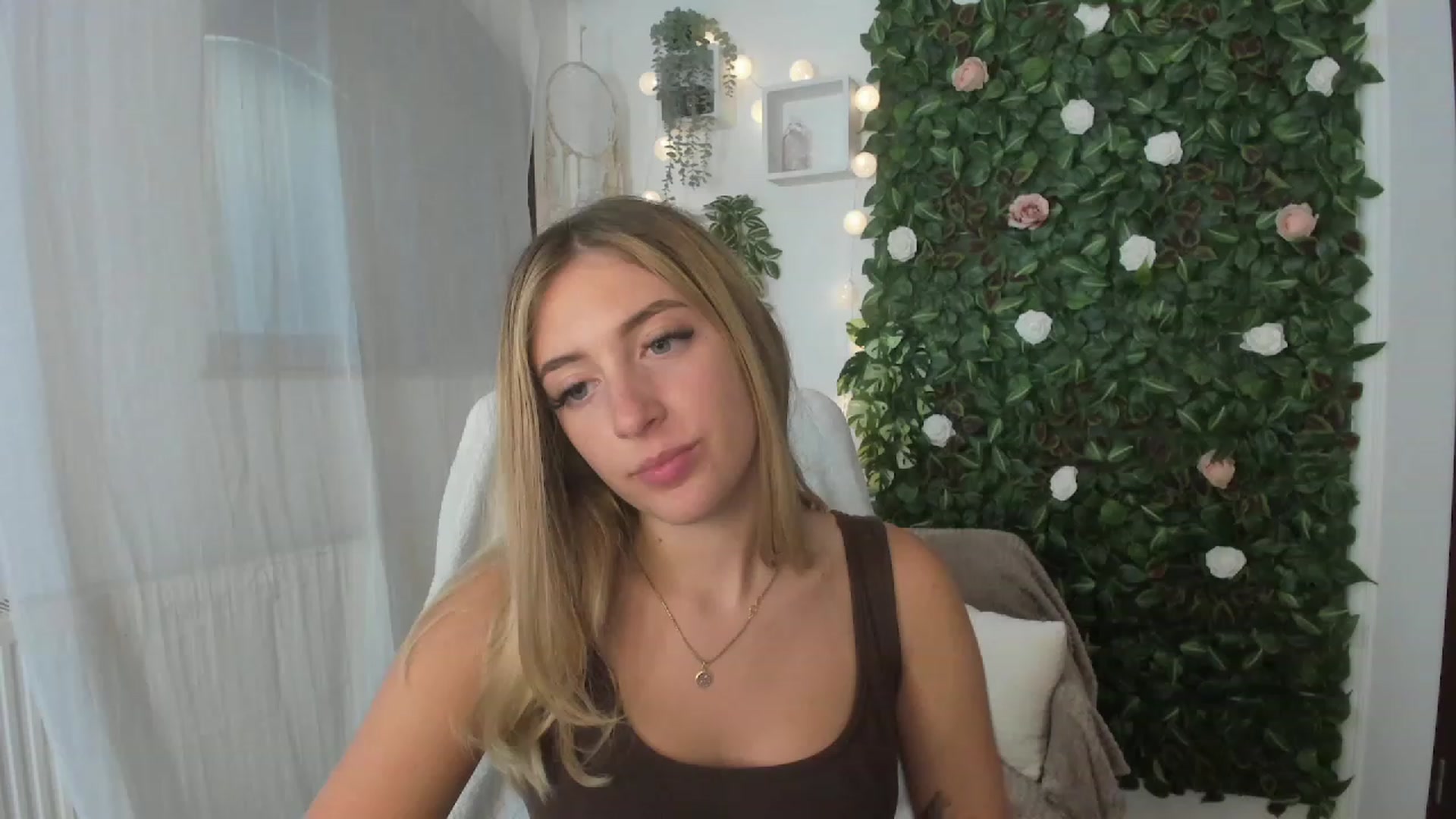 Gallery image thumbnail from Tina_Nappi18's myfreecams stream on, 07/05/2023, 18:10 image 10 of 20