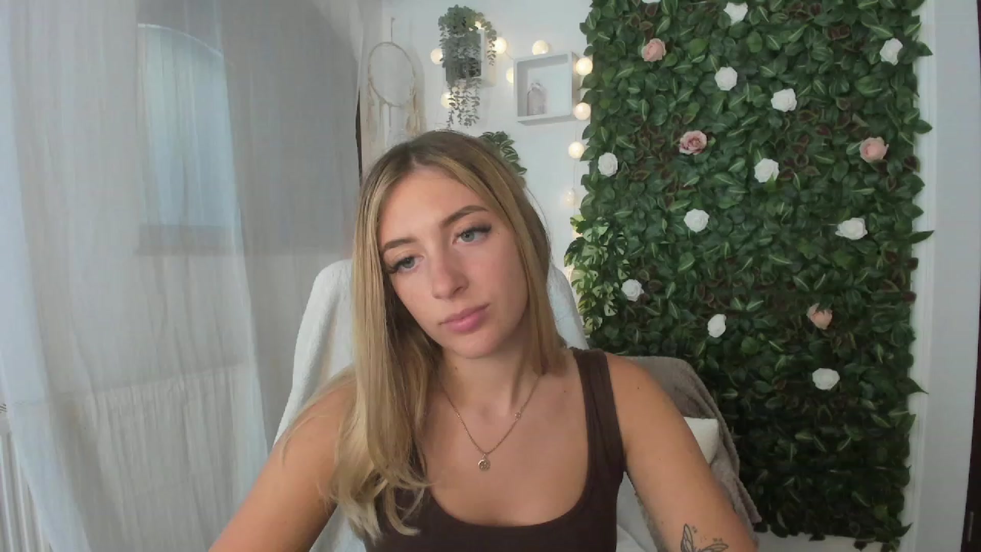 Gallery image thumbnail from Tina_Nappi18's myfreecams stream on, 07/05/2023, 18:10 image 9 of 20