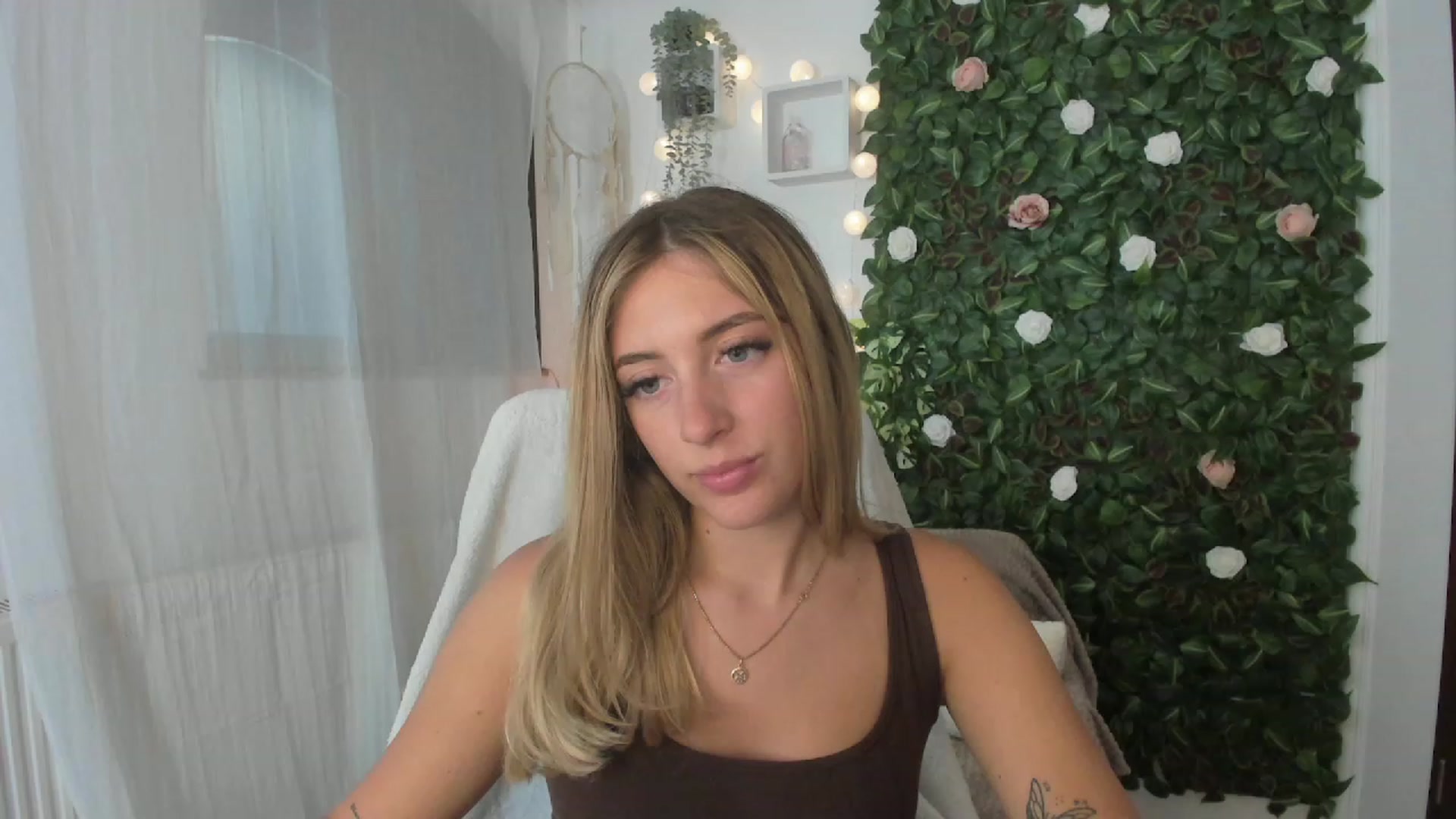 Gallery image thumbnail from Tina_Nappi18's myfreecams stream on, 07/05/2023, 18:10 image 3 of 20