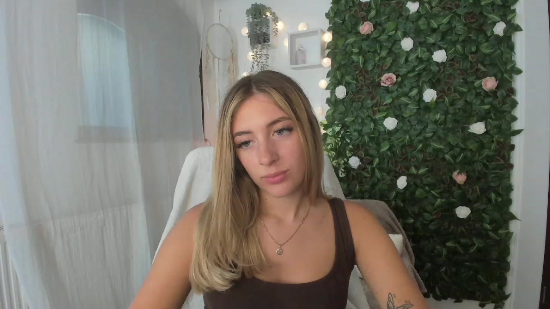 Gallery image thumbnail from Tina_Nappi18's myfreecams stream on, 07/05/2023, 18:10 image 1 of 20