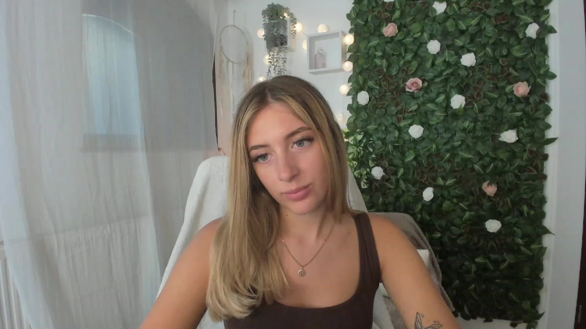 Gallery image thumbnail from Tina_Nappi18's myfreecams stream on, 07/05/2023, 18:10 image 2 of 20