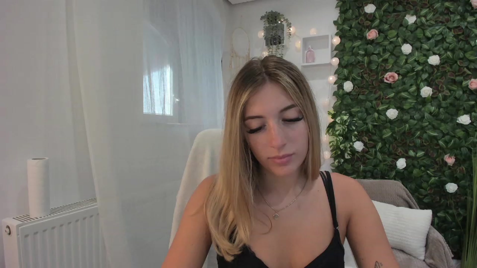 Gallery image thumbnail from Tina_Nappi18's myfreecams stream on, 07/06/2023, 15:11 image 13 of 20