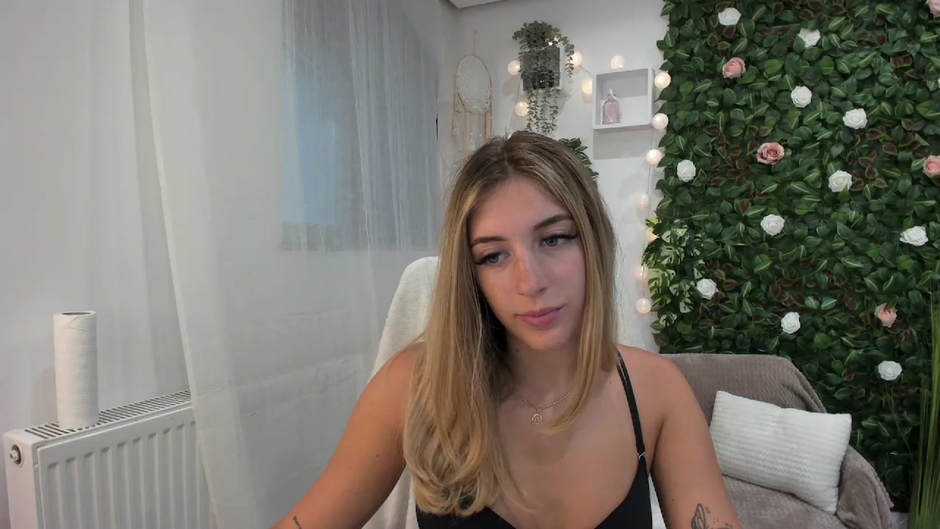 Gallery image thumbnail from Tina_Nappi18's myfreecams stream on, 07/06/2023, 15:11 image 18 of 20