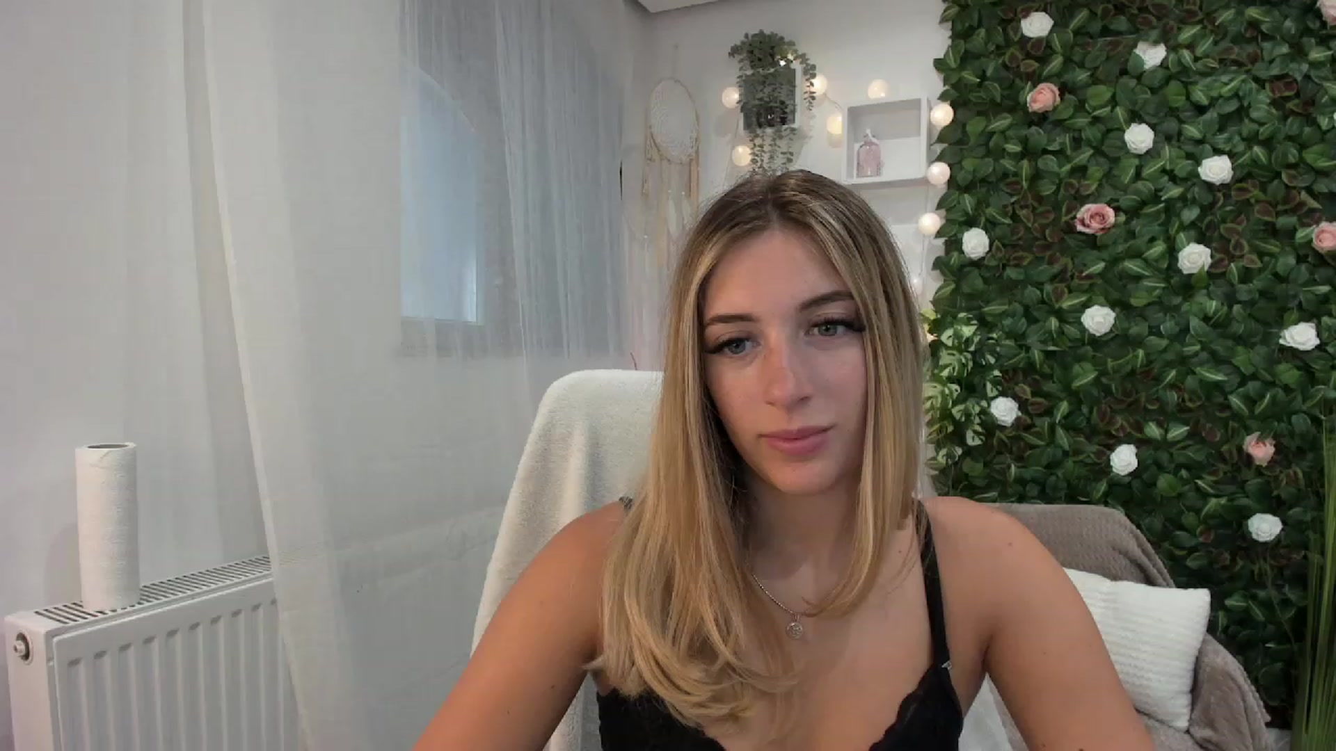 Gallery image thumbnail from Tina_Nappi18's myfreecams stream on, 07/06/2023, 15:11 image 4 of 20