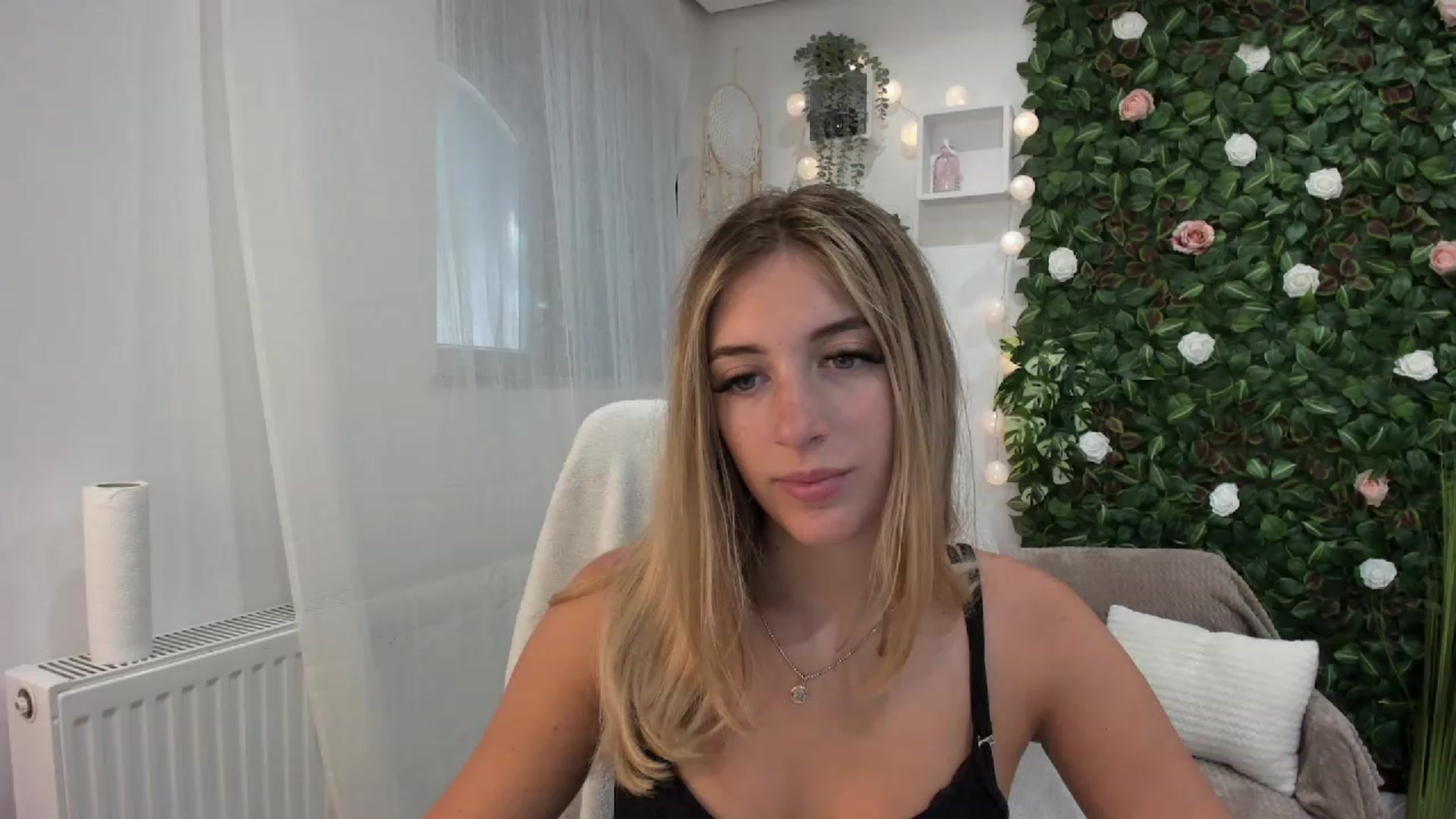 Gallery image thumbnail from Tina_Nappi18's myfreecams stream on, 07/06/2023, 15:11 image 9 of 20