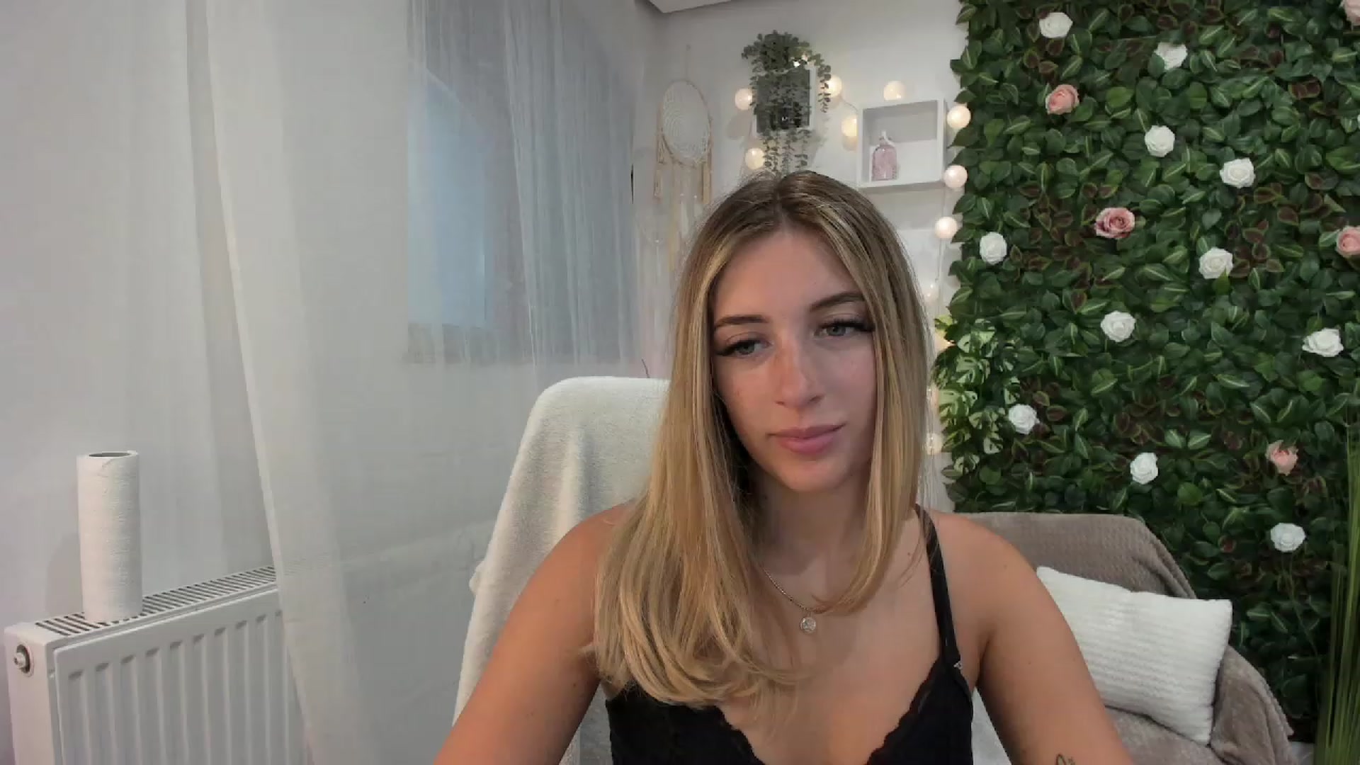 Gallery image thumbnail from Tina_Nappi18's myfreecams stream on, 07/06/2023, 15:11 image 2 of 20