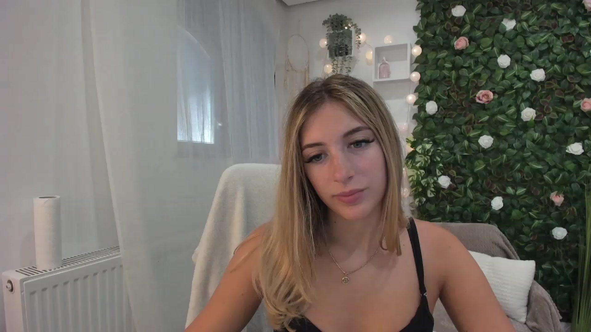 Gallery image thumbnail from Tina_Nappi18's myfreecams stream on, 07/06/2023, 15:11 image 10 of 20