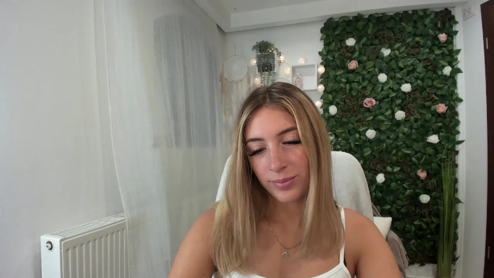 Gallery image thumbnail from Tina_Nappi18's myfreecams stream on, 07/10/2023, 14:33 image 8 of 20