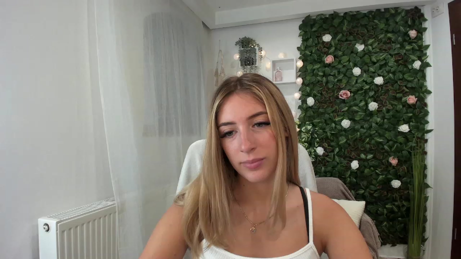 Gallery image thumbnail from Tina_Nappi18's myfreecams stream on, 07/10/2023, 14:33 image 3 of 20