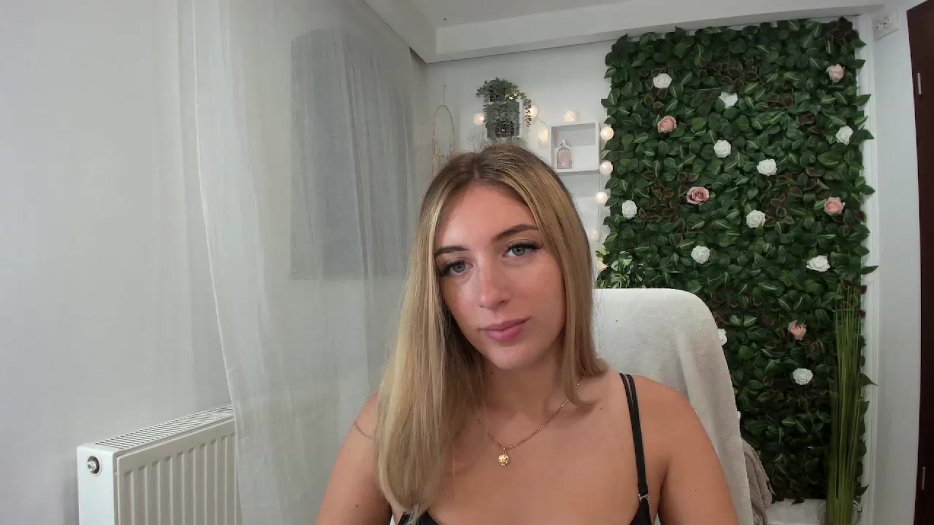 Gallery image thumbnail from Tina_Nappi18's myfreecams stream on, 07/10/2023, 16:27 image 17 of 20