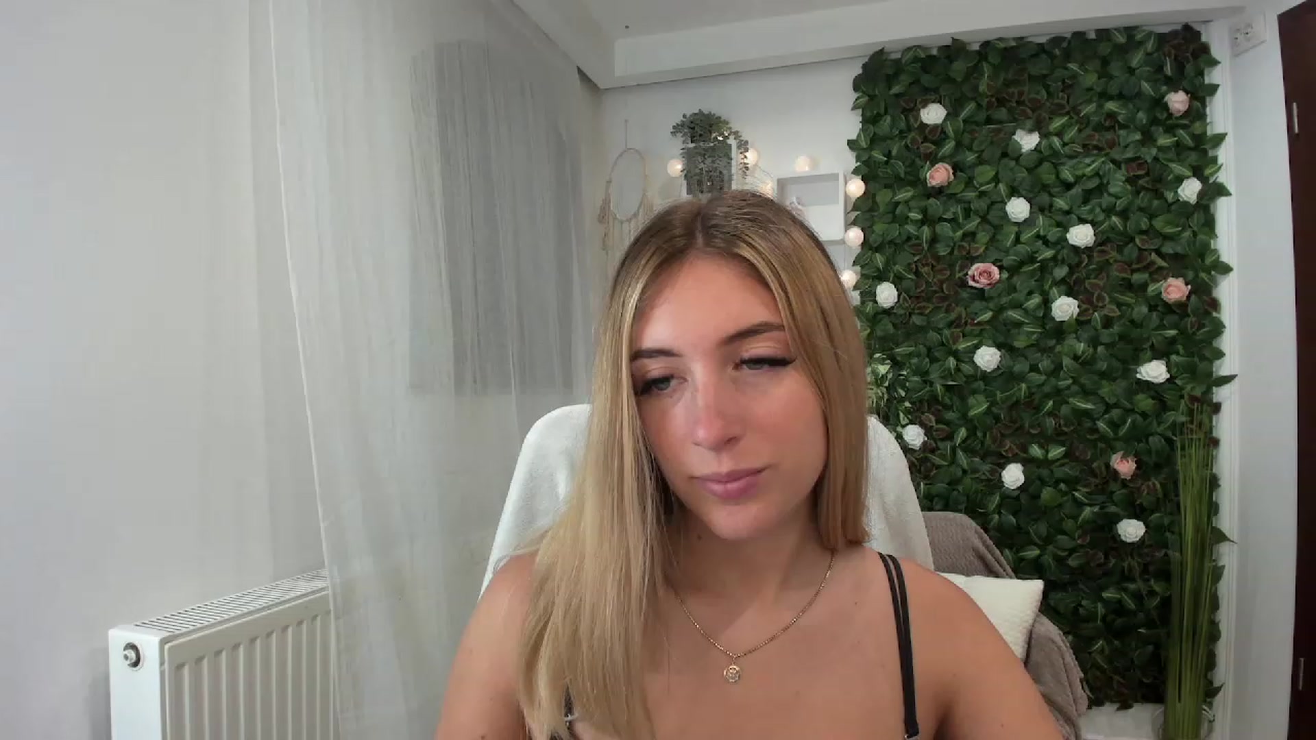 Gallery image thumbnail from Tina_Nappi18's myfreecams stream on, 07/10/2023, 16:27 image 14 of 20