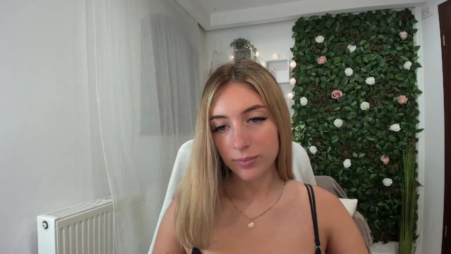 Gallery image thumbnail from Tina_Nappi18's myfreecams stream on, 07/10/2023, 16:27 image 12 of 20