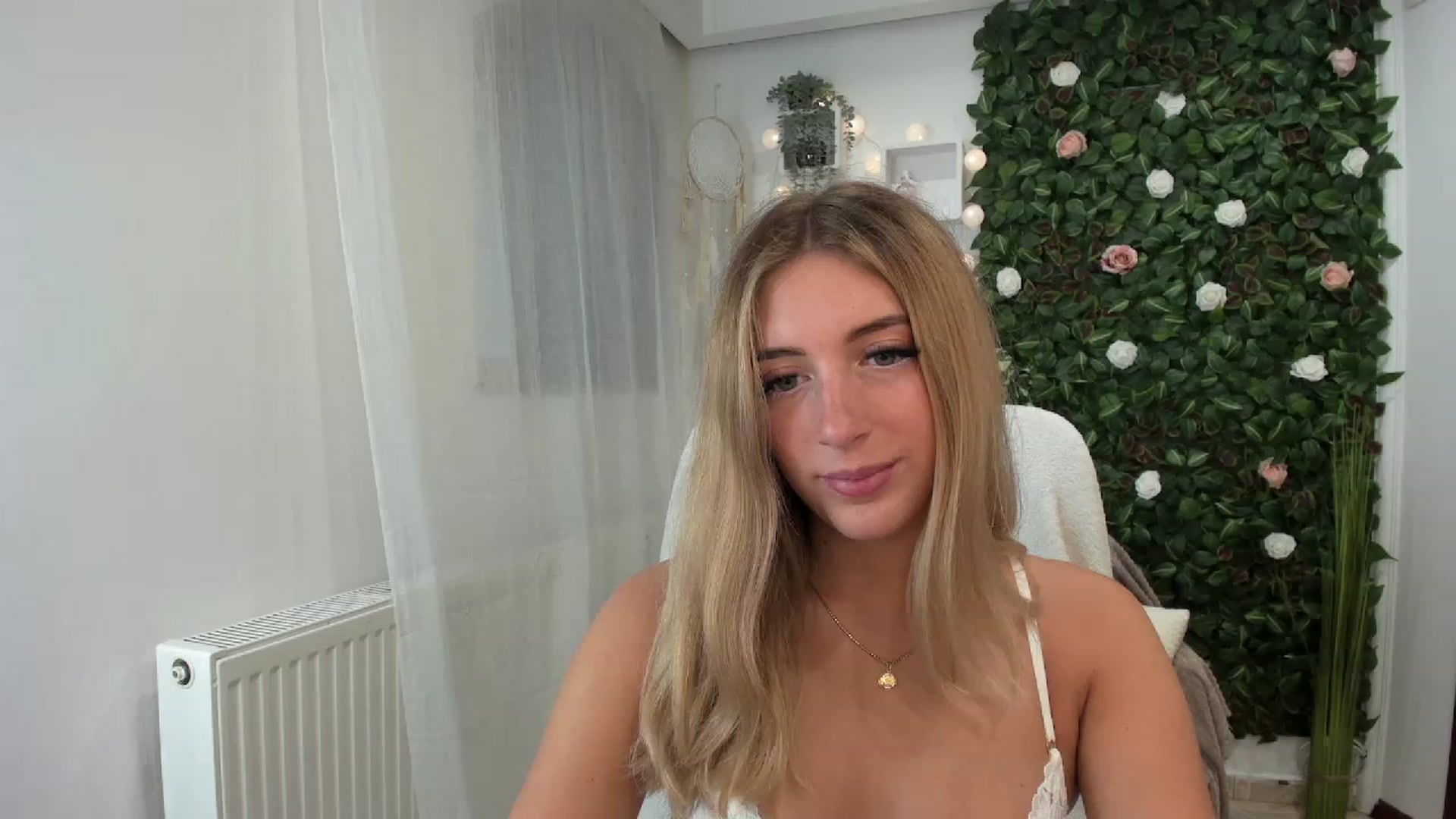 Gallery image thumbnail from Tina_Nappi18's myfreecams stream on, 07/13/2023, 14:18 image 1 of 20